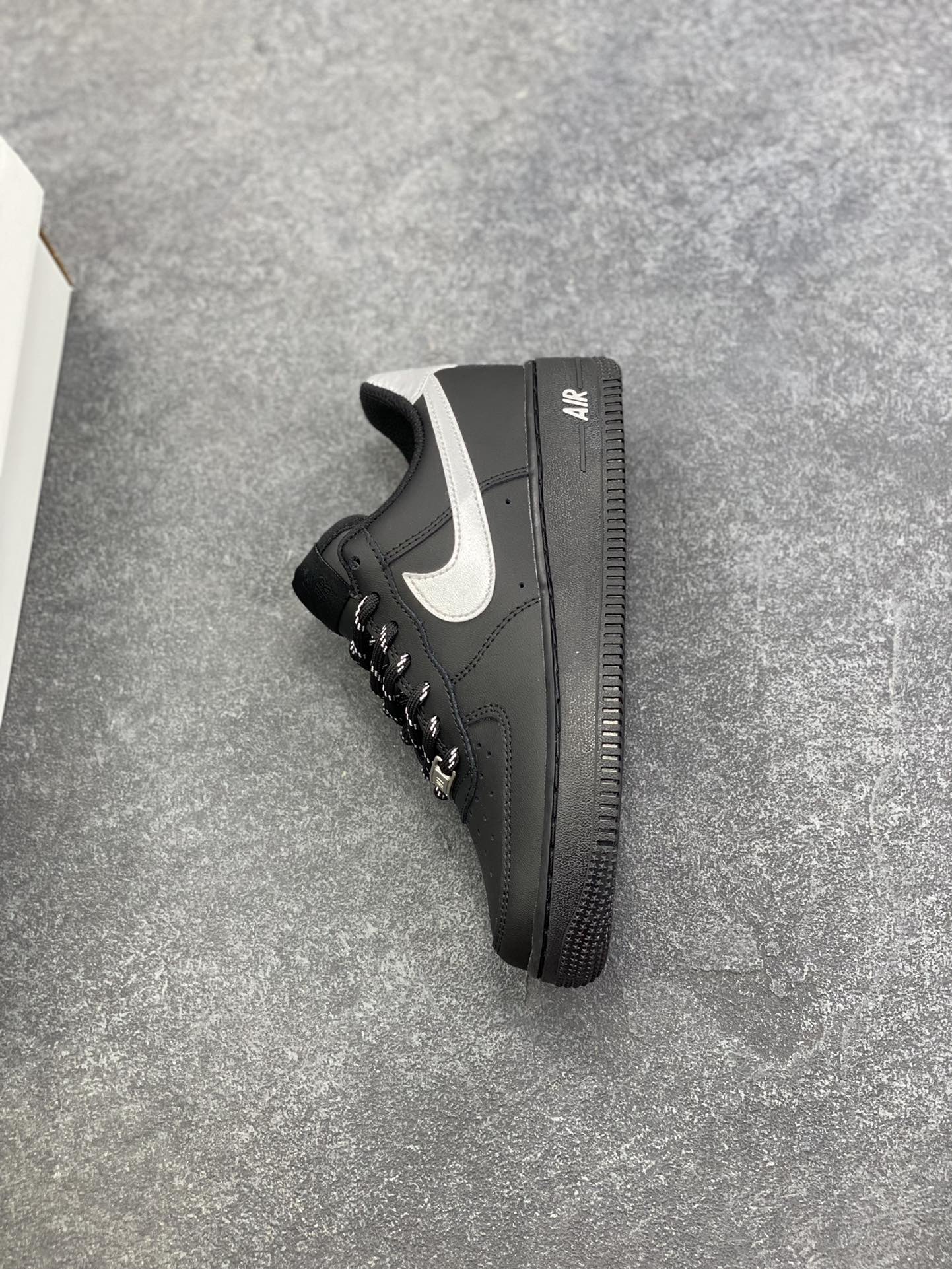 图片[7]-Nike Air Force 1 Low 黑银勾 空军一号低帮运动休闲板鞋 原楦头原纸板 打造纯正空军版型 专注外贸渠道 全掌内置蜂窝气垫 原盒配件 原厂中底钢印、拉帮完美 货号：FV5951-001 尺码：35.5 36 36.5 37.5 38 38.5 39 40 40.5 41 42 42.5 43 44 44.5 45 46-选品中心