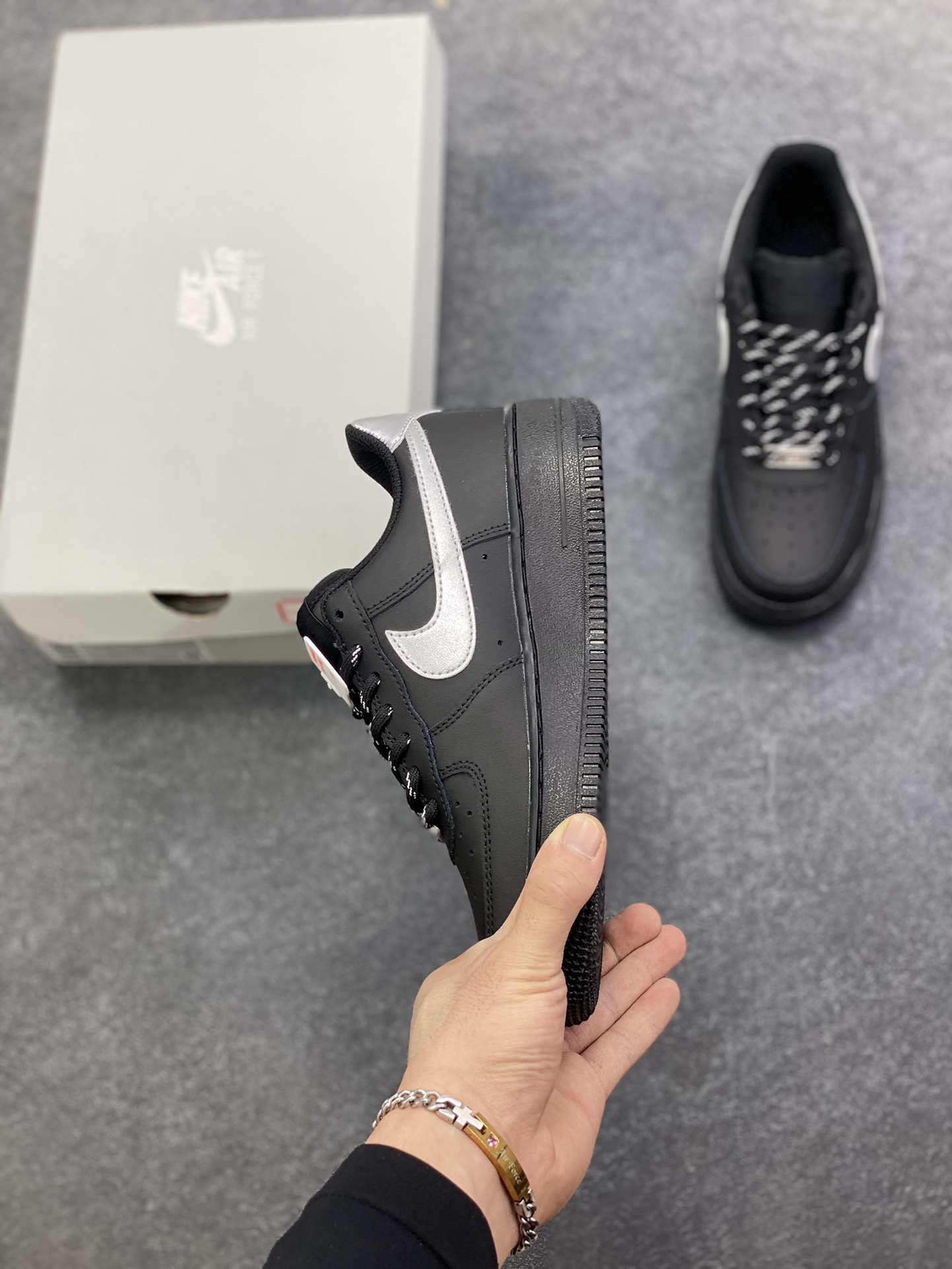 图片[3]-Nike Air Force 1 Low 黑银勾 空军一号低帮运动休闲板鞋 原楦头原纸板 打造纯正空军版型 专注外贸渠道 全掌内置蜂窝气垫 原盒配件 原厂中底钢印、拉帮完美 货号：FV5951-001 尺码：35.5 36 36.5 37.5 38 38.5 39 40 40.5 41 42 42.5 43 44 44.5 45 46-选品中心