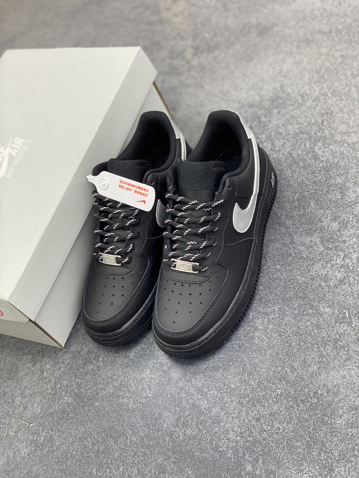 图片[8]-Nike Air Force 1 Low 黑银勾 空军一号低帮运动休闲板鞋 原楦头原纸板 打造纯正空军版型 专注外贸渠道 全掌内置蜂窝气垫 原盒配件 原厂中底钢印、拉帮完美 货号：FV5951-001 尺码：35.5 36 36.5 37.5 38 38.5 39 40 40.5 41 42 42.5 43 44 44.5 45 46-选品中心