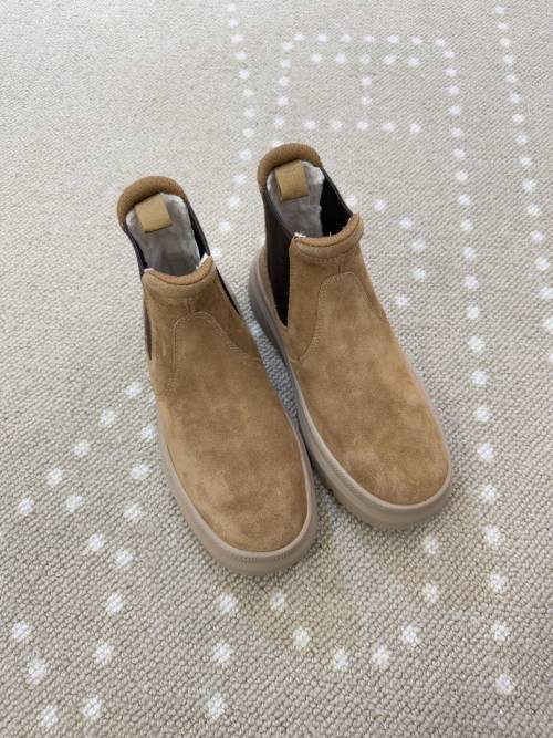 UGG Women's Classic Chelsea Boot - Suede Leather, Wool Lined, Warm and Comfy 1 UGG Women's Classic Chelsea Boot - Suede Leather, Wool Lined, Warm and Comfy