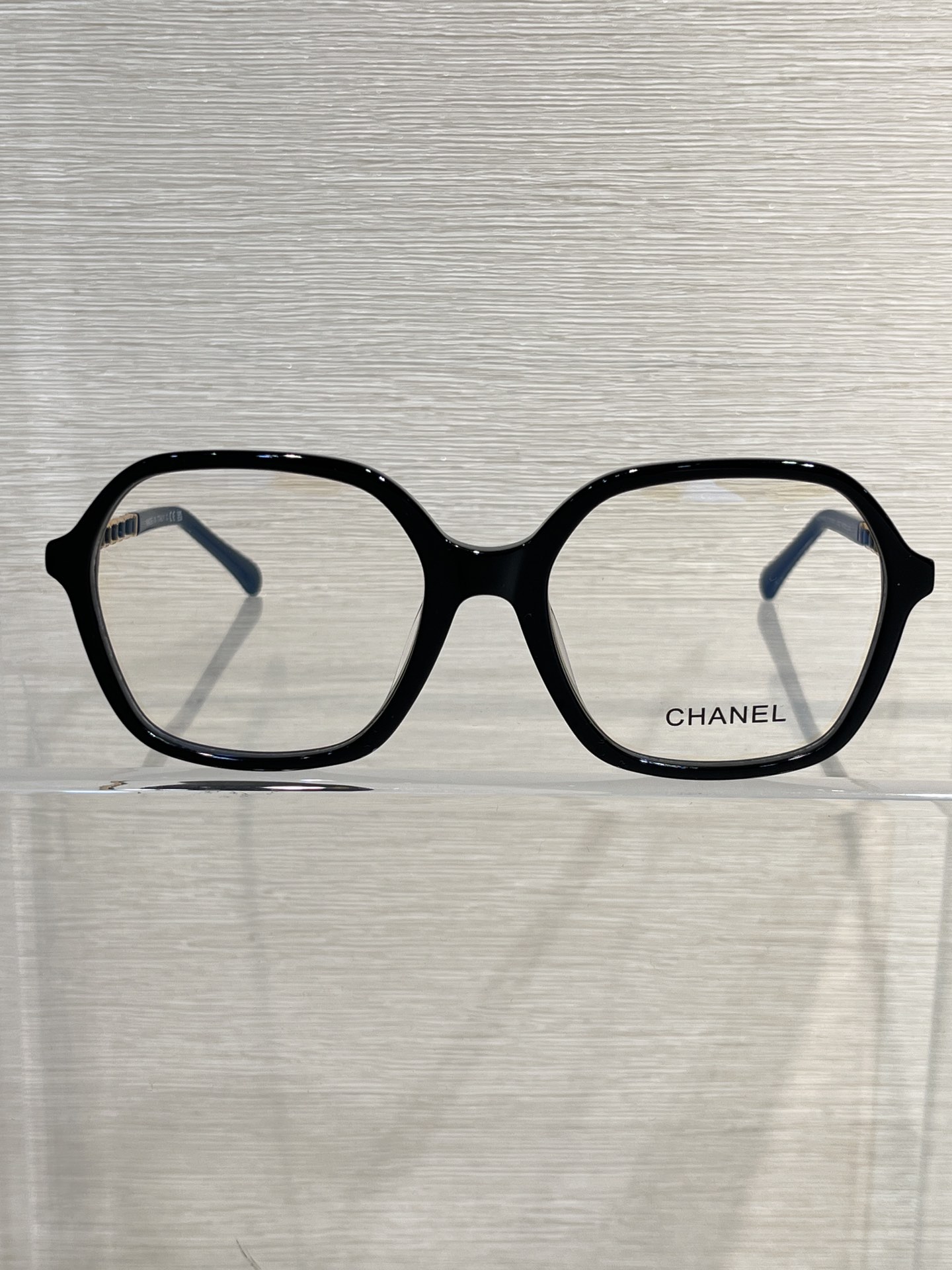 NO:635159,CH3489 No-makeup frame, Xiaoxiang Wannian classic glasses with leather chain, daily decoration wear, walking at the airport, a must-have without makeup, square frame makes your face more showy, small matching set, Cardia high-end jewelry19860909CH3489素颜镜框 小香万年经典穿皮链条款眼镜 日常装饰佩戴遛弯机场素颜必入 方框更显脸小配包装一套,,卡迪亚高端饰品,Jewelry