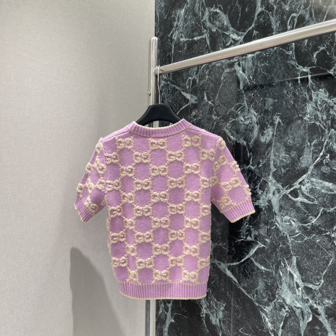 G家 圆领提花针织短袖 圆领针织短袖版型成衣以条纹螺纹包边收窄 设计保持统一调性整体造型高级挺括 大身通