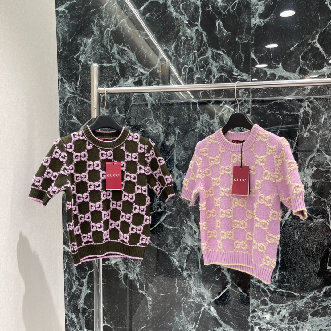 G家 圆领提花针织短袖 圆领针织短袖版型成衣以条纹螺纹包边收窄 设计保持统一调性整体造型高级挺括 大身通