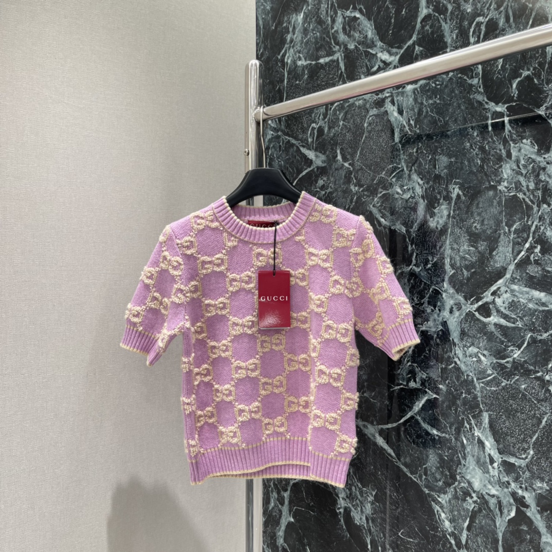 G家 圆领提花针织短袖 圆领针织短袖版型成衣以条纹螺纹包边收窄 设计保持统一调性整体造型高级挺括 大身通