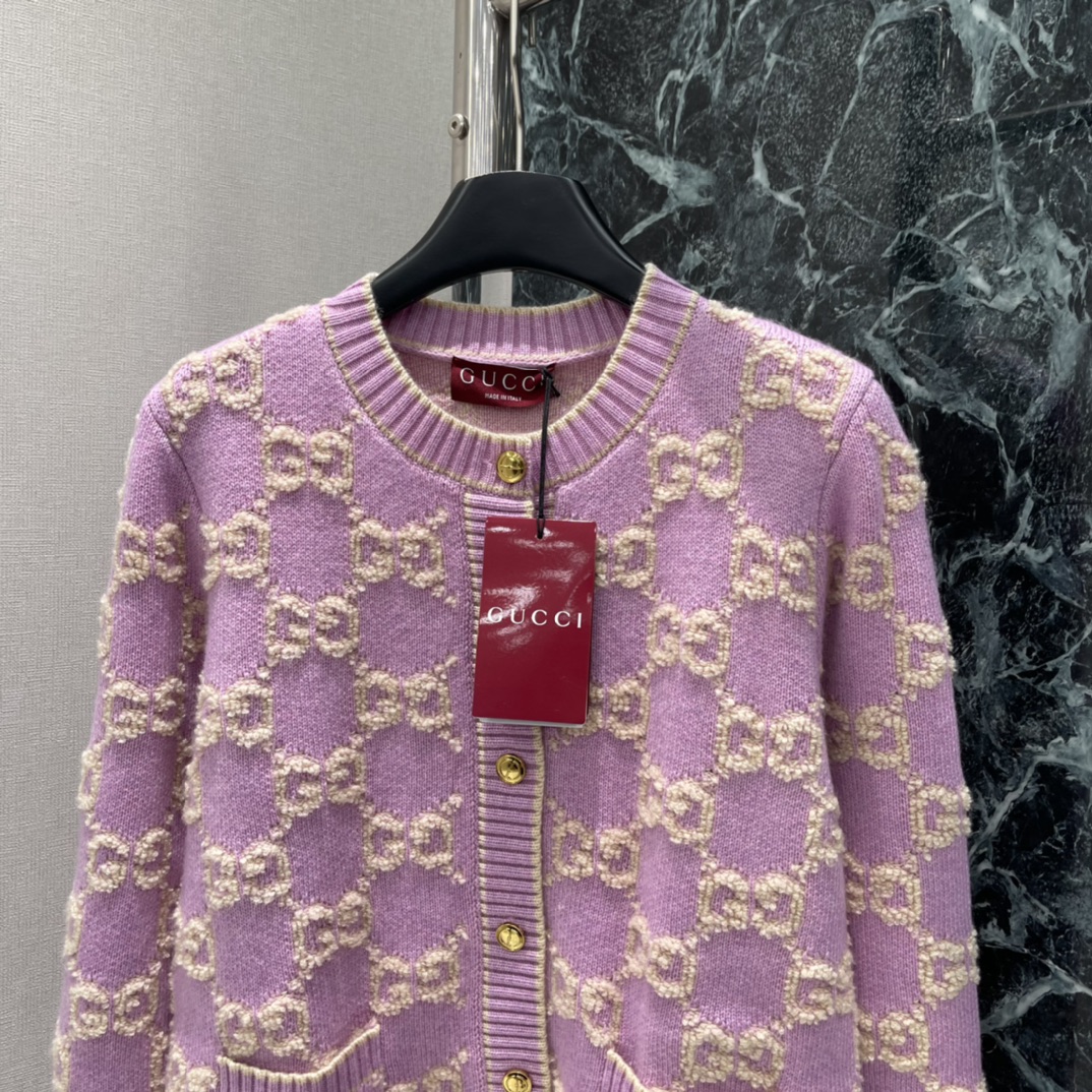 G家 圆领提花针织开衫 圆领针织短袖版型成衣以条纹螺纹包边收窄 设计保持统一调性整体造型高级挺括 大身通