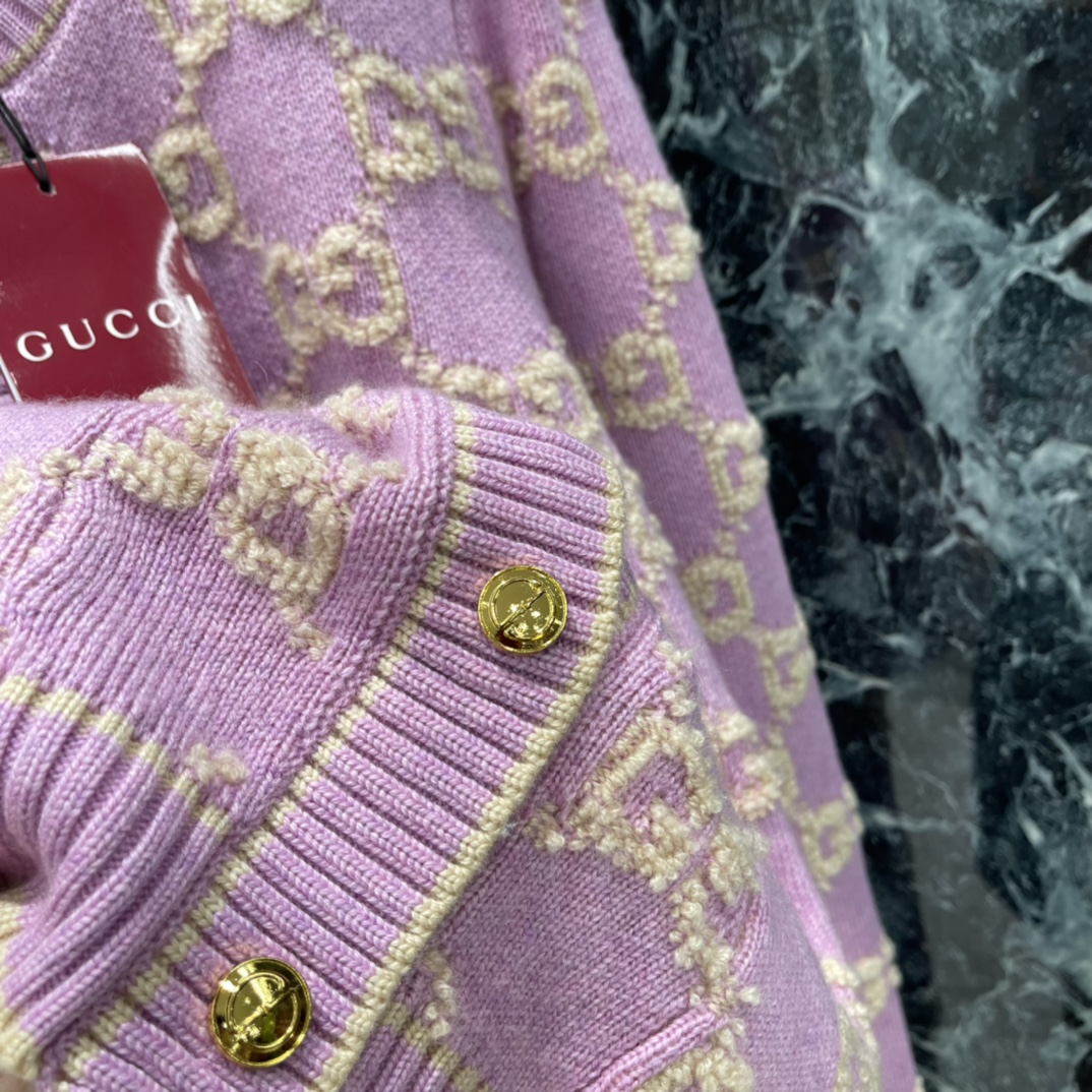 G家 圆领提花针织开衫 圆领针织短袖版型成衣以条纹螺纹包边收窄 设计保持统一调性整体造型高级挺括 大身通