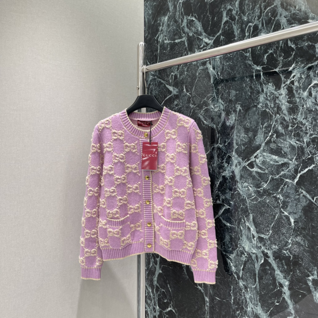 G家 圆领提花针织开衫 圆领针织短袖版型成衣以条纹螺纹包边收窄 设计保持统一调性整体造型高级挺括 大身通