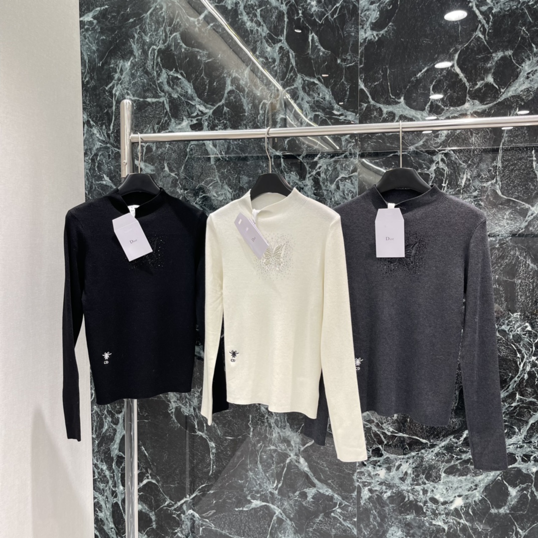 Ｄ家 25秋冬新款 蝴蝶刺绣针织衫 胸前都有闪亮蝴蝶图案通体平纹针织纹理 搭配弹性十足的面料贴合身型更显