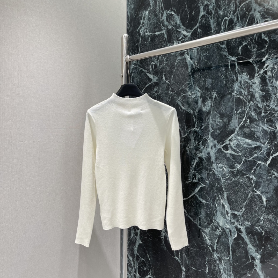 Ｄ家 25秋冬新款 蝴蝶刺绣针织衫 胸前都有闪亮蝴蝶图案通体平纹针织纹理 搭配弹性十足的面料贴合身型更显