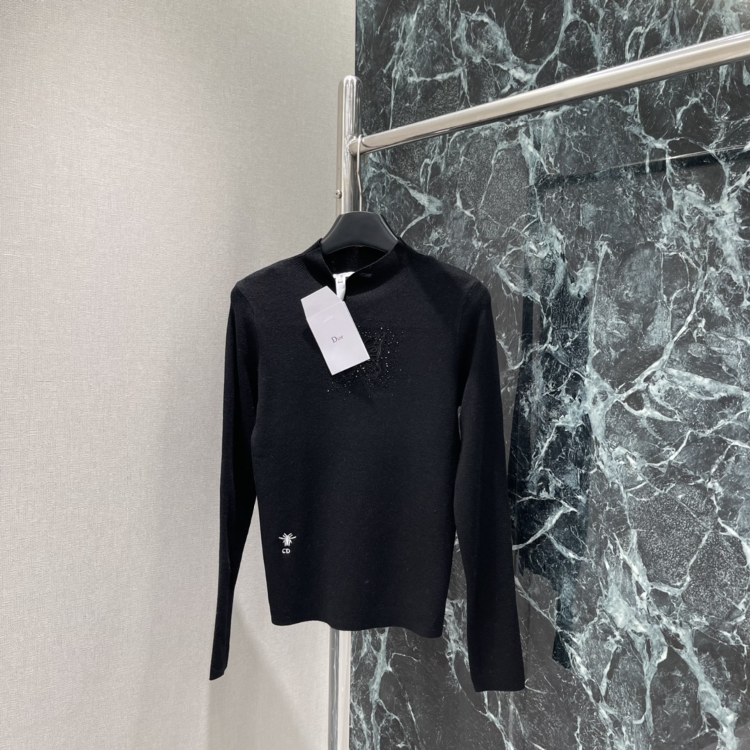 Ｄ家 25秋冬新款 蝴蝶刺绣针织衫 胸前都有闪亮蝴蝶图案通体平纹针织纹理 搭配弹性十足的面料贴合身型更显