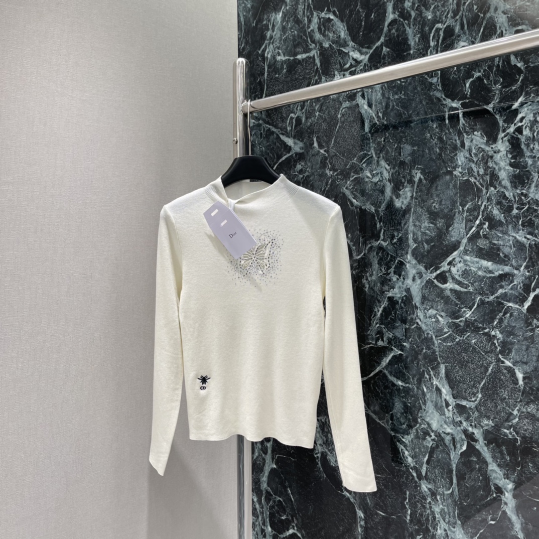 Ｄ家 25秋冬新款 蝴蝶刺绣针织衫 胸前都有闪亮蝴蝶图案通体平纹针织纹理 搭配弹性十足的面料贴合身型更显