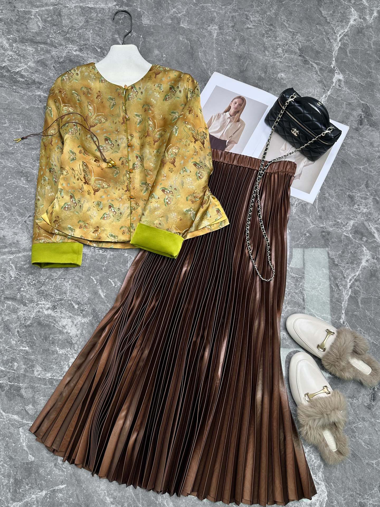 Women's Butterfly Print Blouse with Round Neck and Long Sleeve with Pleated Skirt