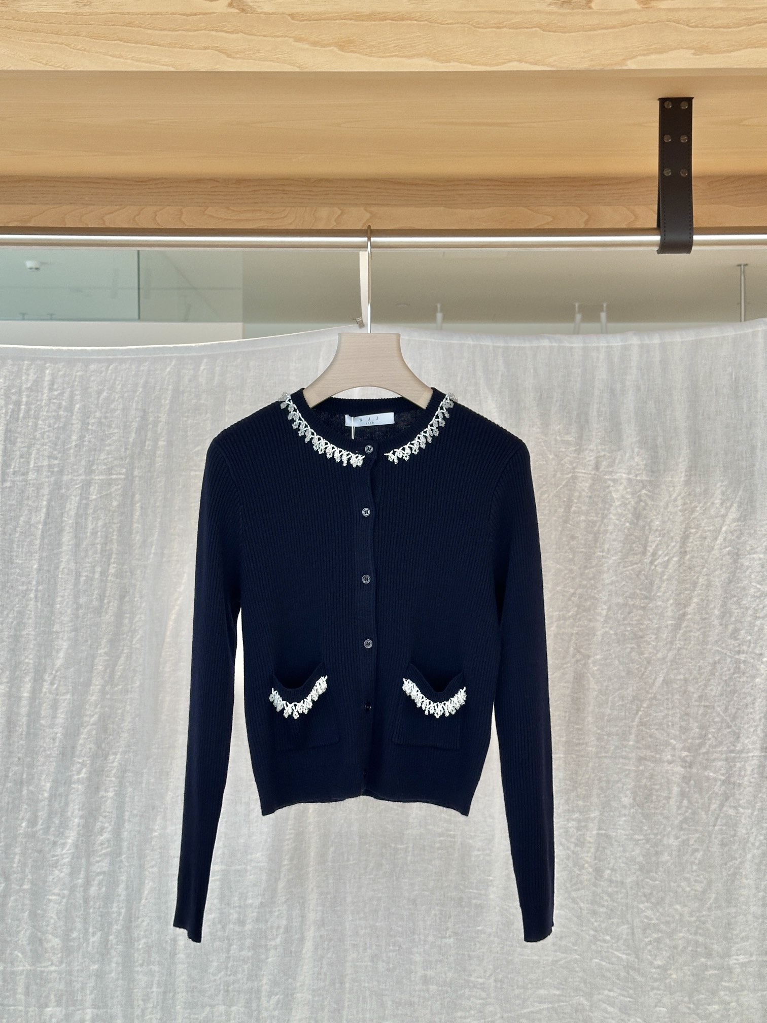 NO:568154,YS | NEW ARRIVALS! Miu heavy hand-stitched beaded sweater SML,,miumiu,alexander wang19860909YS ｜ NEW ARRIVALS! Miu系重工手缝钉珠羊毛衫 SML,,miumiu,alexander wang,Women's clothing