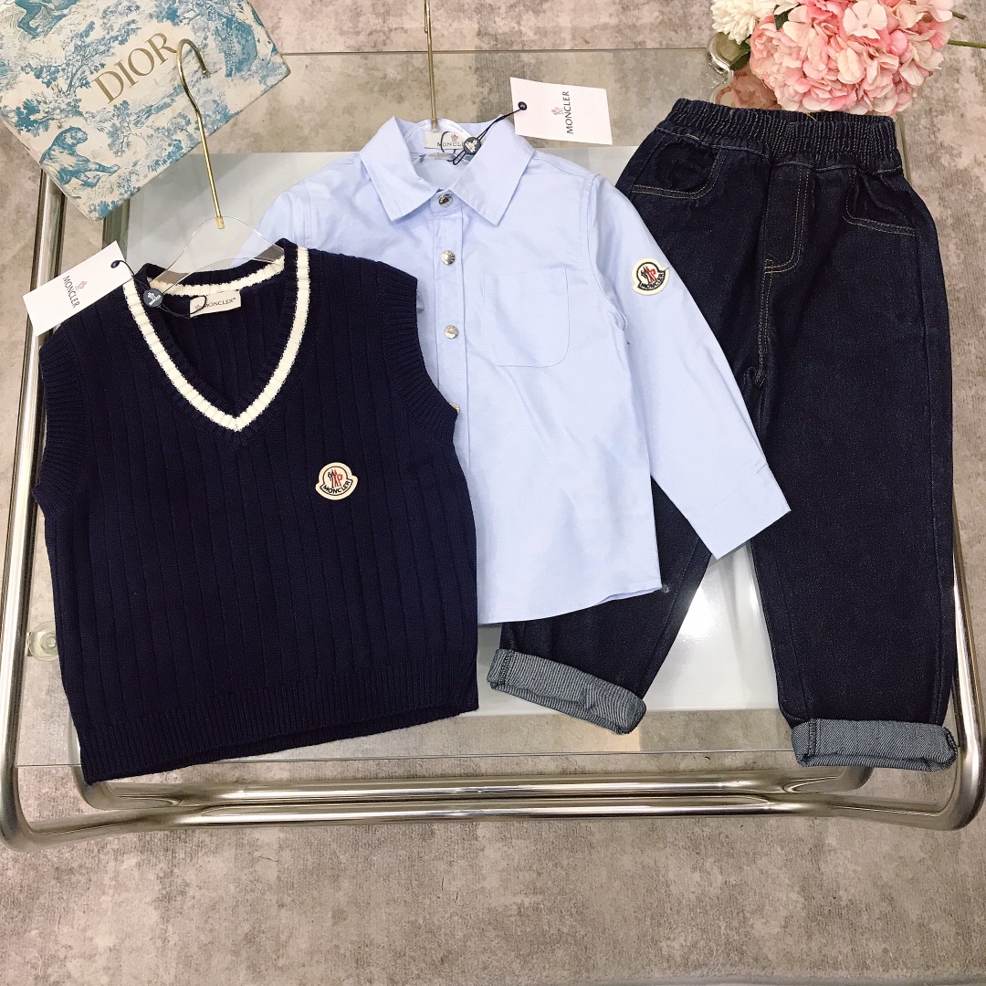 NO:578936,[Ready stock] Suit Knitted vest Size-160 Moncle* Three-piece suit limited series [Knitted vest sweater Oxford cloth blue shirt denim trousers] Pure cotton shirt with elegant and clear texture Exquisite style Classic logo round mark on the side of the sleeve Small round mark on the back pocket of washed jeans Soft and comfortable Skin-friendly and non-stuck The upper body effect is excellent Size-110-120-130-140-150-160 [CM]  Counter packaging 10, clothes, jeans, sweaters, shirts,19860909【现货发】 套装 针织背心 尺寸-160  Moncle* 三件套套装限定系列【针织背心毛衣牛津布蓝衬衫牛仔长裤】纯棉衬衫质地飘逸清透 精致款 袖侧经典logo圆标标识 水洗牛仔裤后口袋小圆标标识 柔顺舒适 亲肤不扎 上身效果极好  size尺码-110-120-130-140-150-160【CM】 专柜包装10,衣服,jeans,sweaters,shirts,,Children's