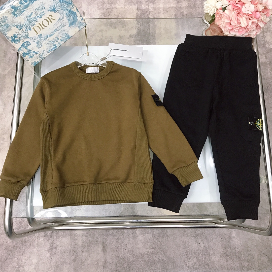 NO:578942,[Available now] Size - Stone Island Suit Autumn New ~ Limited Series [Pullover Sweater Pants] Made of sweatshirt terry cotton fabric with embroidered small logo on the sleeve side, full of sophistication ~ Soft and comfortable, simple and fashionable, craftsmanship superimposed, visible high quality, super stylish and good-looking, color apricot brown, navy blue size-110-120-130-140-150-[CM]  Complete package of 10, clothes, hoodie, sweatshirts,19860909【现货发】  尺寸-  石头岛 套装 秋季新款～限定系列【套头卫衣长裤】采用卫衣毛圈棉面料打造搭配袖侧刺绣小章标精致感满满～ 柔软舒适 简约时尚 工艺叠加 看得见的高品质 超级有型又好看 颜色杏色 棕色 藏蓝色 size-110-120-130-140-150-【CM】 全套包装10,衣服,hoodie,sweatshirts,,Children's