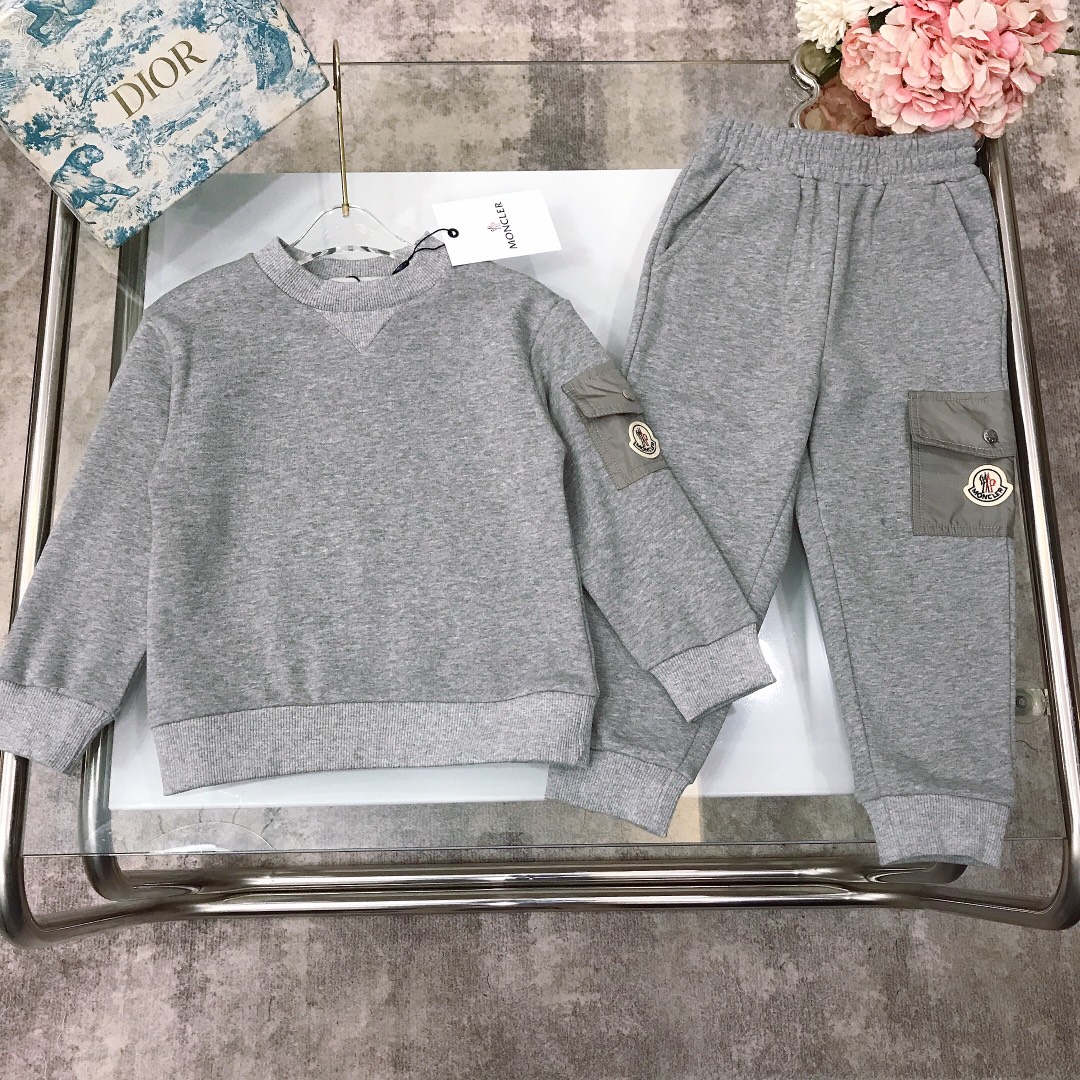 NO:578946,[Available now] Size - Moncle* Suit Autumn New ~ Limited Series [Pullover Sweatshirt Trousers] Made of sweatshirt terry cotton fabric with embroidered small logo on the sleeve side, full of sophistication ~ Soft and comfortable, simple and fashionable, craftsmanship superimposed, visible high quality, super stylish and good-looking, color gray size-110-120-130-140-150-[CM] Full set of packaging 10, clothes, hoodie, sweatshirts,19860909【现货发】  尺寸- Moncle* 套装 秋季新款～限定系列【套头卫衣长裤】采用卫衣毛圈棉面料打造搭配袖侧刺绣小章标精致感满满～ 柔软舒适 简约时尚 工艺叠加 看得见的高品质 超级有型又好看 颜色灰色 size-110-120-130-140-150-【CM】 全套包装10,衣服,hoodie,sweatshirts,,Children's