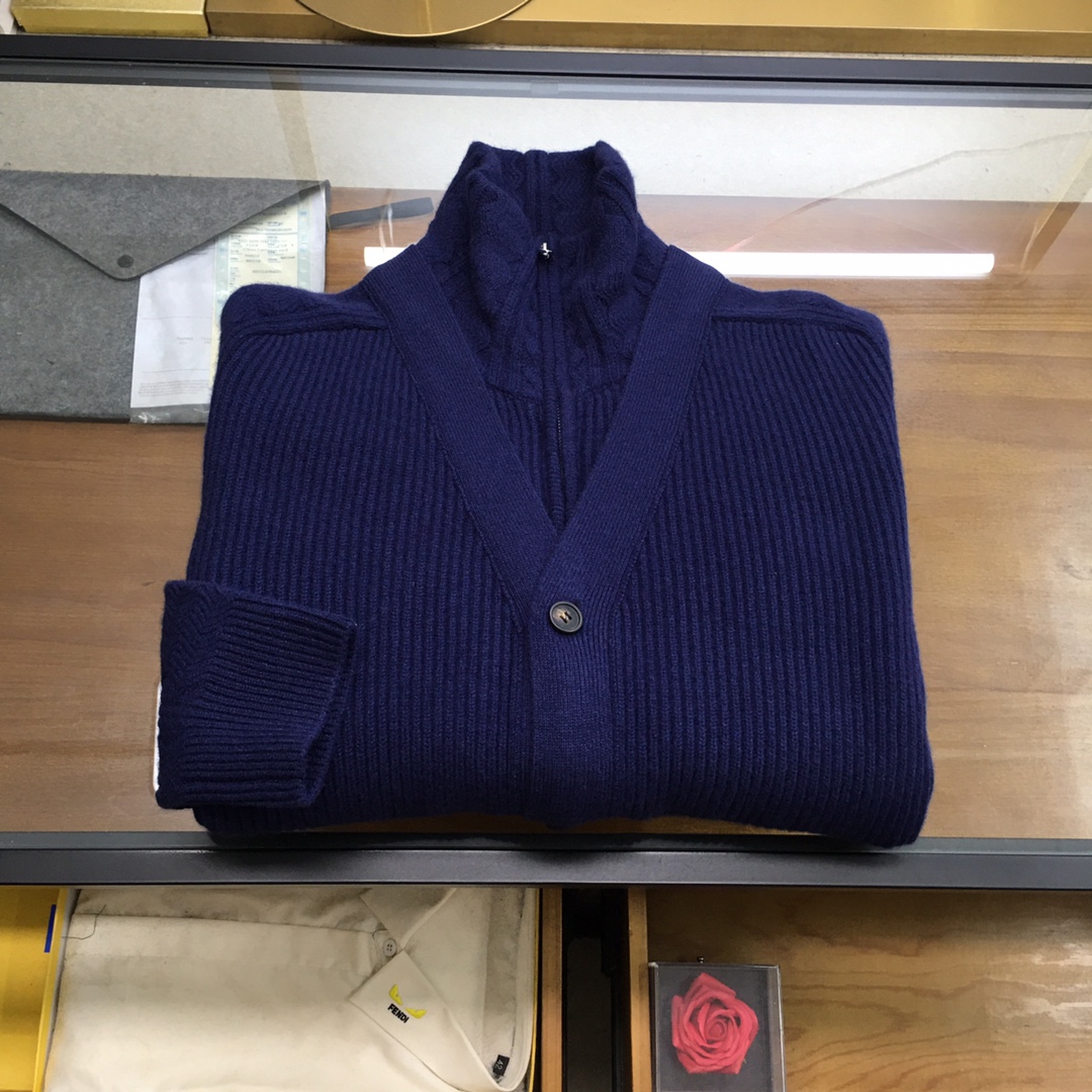 NO:608973,New product [Love] Hermès 2025 autumn and winter new sweater!  High-quality wool, simple but not simple. Casual round-neck style, easy to match on the street for daily use. Fine workmanship, fine and even stitching, not easy to get off line. Color Blue Size M-2XL, hermes, sweaters, alexander wang19860909新品【爱】 爱马仕 2025秋冬新款毛衣！优质羊毛,简约而不简单.休闲圆领款式,日常搭配出街轻松搭配.做工精细 针脚细密均匀,不易脱线. 颜色 蓝色 码数M-2XL,,hermes,sweaters,alexander wang,Men's clothing