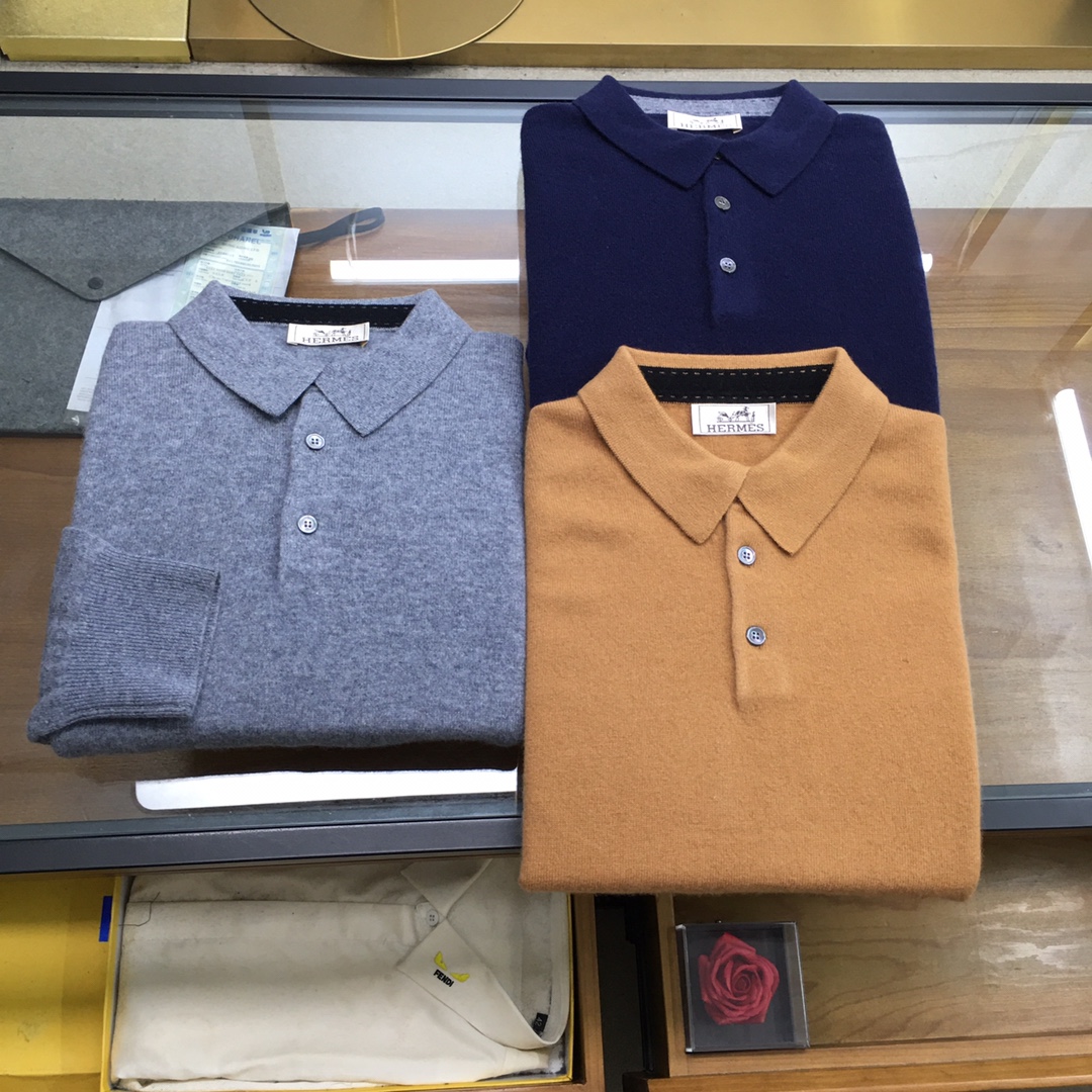 NO:573004,New product [Hermes] Hermès 2025 autumn and winter new sweater!  High-quality wool, simple but not simple. Casual round-neck style, easy to match on the street for daily use. Fine workmanship, fine and even stitching, not easy to fall off. Color: navy, gray, camel, code size: M-2XL, hermes, sweaters, alexander wang19860909新品【爱士】 爱马仕 2025秋冬新款毛衣！优质羊毛,简约而不简单.休闲圆领款式,日常搭配出街轻松搭配.做工精细 针脚细密均匀,不易脱线. 颜色 藏青 灰色 驼色 码数M-2XL,,hermes,sweaters,alexander wang,Men's clothing
