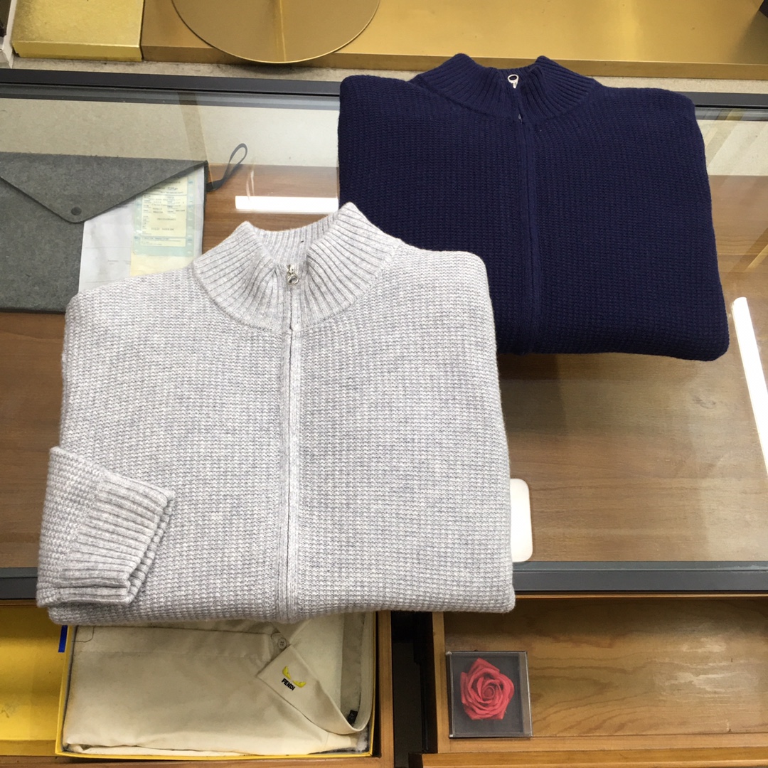 NO:573027,New product [LP] LP new autumn and winter sweater!  High-quality wool, simple but not simple. Casual round neck style, easy to match on the street for daily use. Fine workmanship, fine and even stitching, not easy to get off line. Color blue gray Size M-2XL, loro piana, sweaters, alexander wang19860909新品【LP】 LP 秋冬新款毛衣！优质羊毛,简约而不简单.休闲圆领款式,日常搭配出街轻松搭配.做工精细 针脚细密均匀,不易脱线. 颜色蓝色 灰色 码数M-2XL,,loro piana,sweaters,alexander wang,Men's clothing