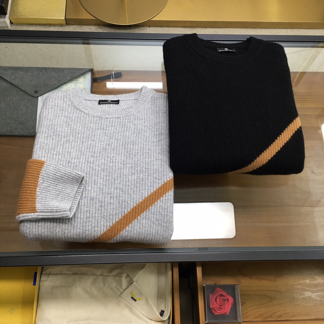 NO:573012,New product [Emenia Zegna] 2025 new autumn and winter sweaters!  High-quality wool, simple but not simple. Casual round neck style, easy to match on the street for daily use. Fine workmanship, fine and even stitching, not easy to get off line. Color black gray code size M-2XL,,zegna,sweaters,alexander wang19860909新品【杰尼亚】 2025秋冬新款毛衣！优质羊毛,简约而不简单.休闲圆领款式,日常搭配出街轻松搭配.做工精细 针脚细密均匀,不易脱线. 颜色黑色 灰色 码数M-2XL,,zegna,sweaters,alexander wang,Men's clothing
