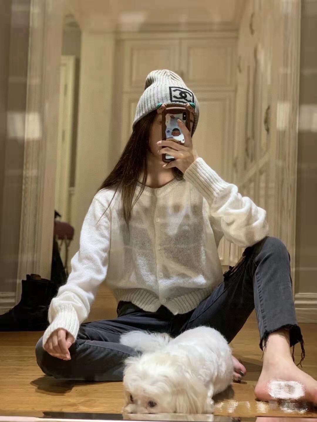 NO:579704,Comes with dust bag. CHANEL cashmere wool quality knitted hat, fashionable, good quality, high-end, super soft!  It’s super hot and has great texture. It’s great to match when out on the street!  Fashion trends!  A must-have item for autumn and winter, get it now!  Hats, bucket hats, baseball caps, knitted hats, hats, chanel, chanel, espadrilles, hats19860909配防尘袋 香奈儿CHANEL羊绒羊毛品质针织帽,时尚好品质高端大气,超柔软！超火爆质感很赞,出街超好搭配！时尚潮流！秋冬必备单品,快快入手哦！帽子渔夫帽棒球帽针织帽,帽子,chanel,chanel,espadrilles,hats,hat