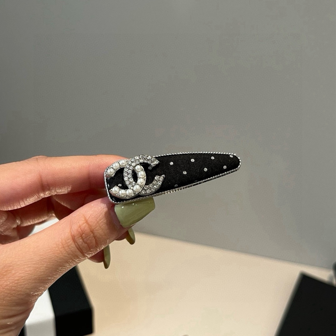 NO:555198,'Single' Chanel Chanel hairpin hairpin, hairpin, chanel, chanel, hairpins19860909《单个》 Chanel香奈儿发夹发夹,发夹,chanel,chanel,hairpins,accessory