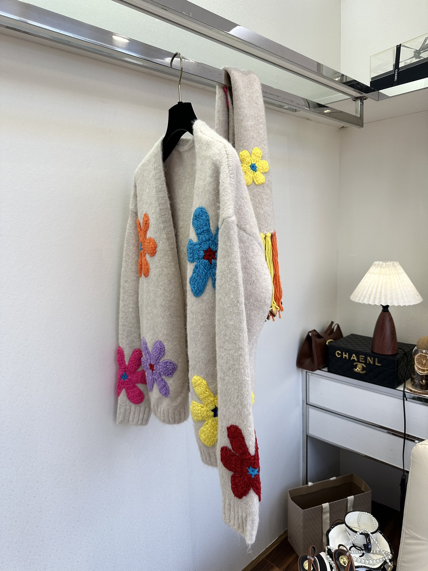 25 F 超美的纯手工毛巾绣太阳花 慵懒风羊毛混合材质开衫 围巾🧣一起搭配 氛围感直接拉满 ² ●SIZ