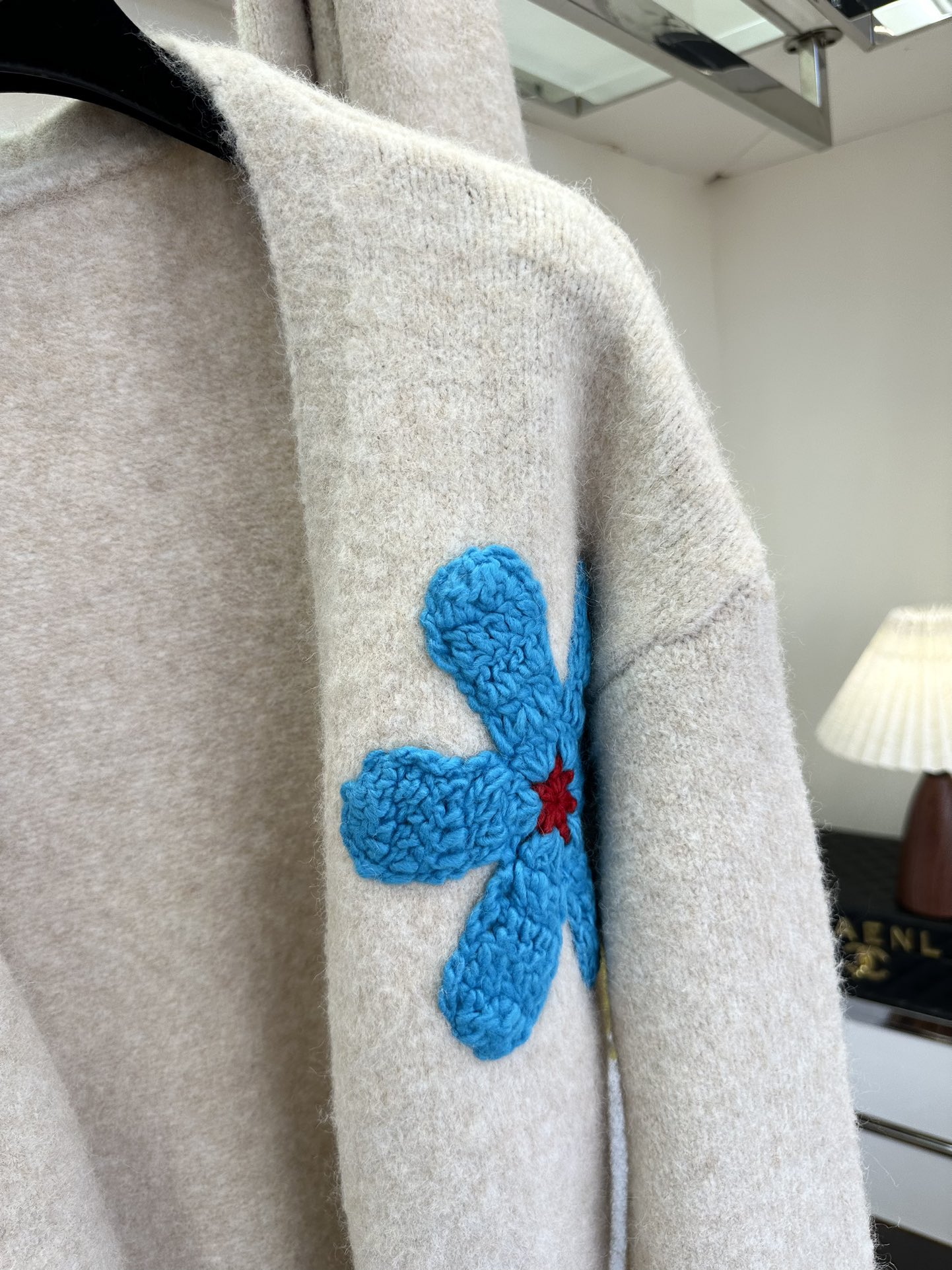 25 F 超美的纯手工毛巾绣太阳花 慵懒风羊毛混合材质开衫 围巾🧣一起搭配 氛围感直接拉满 ² ●SIZ