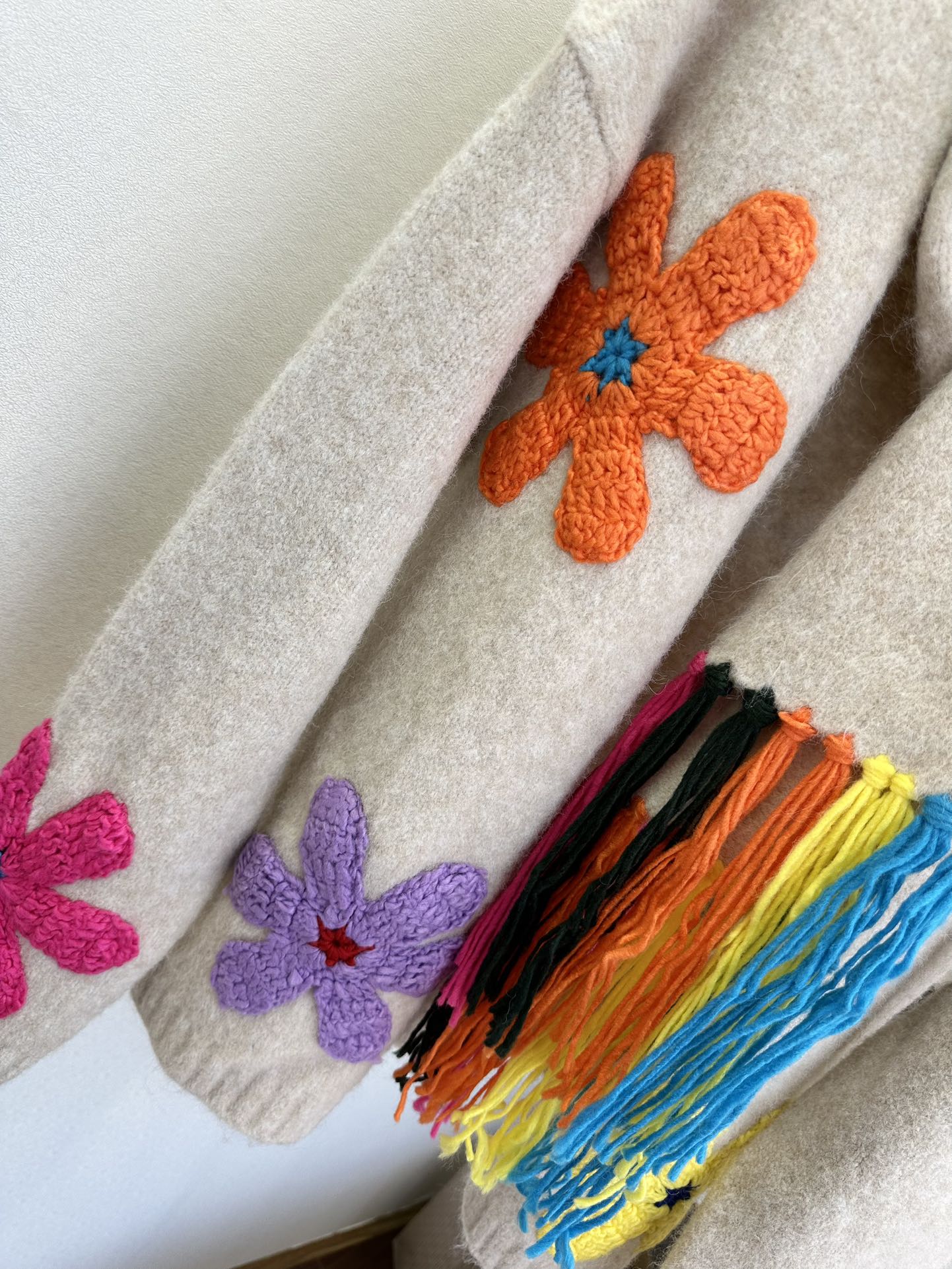 25 F 超美的纯手工毛巾绣太阳花 慵懒风羊毛混合材质开衫 围巾🧣一起搭配 氛围感直接拉满 ² ●SIZ