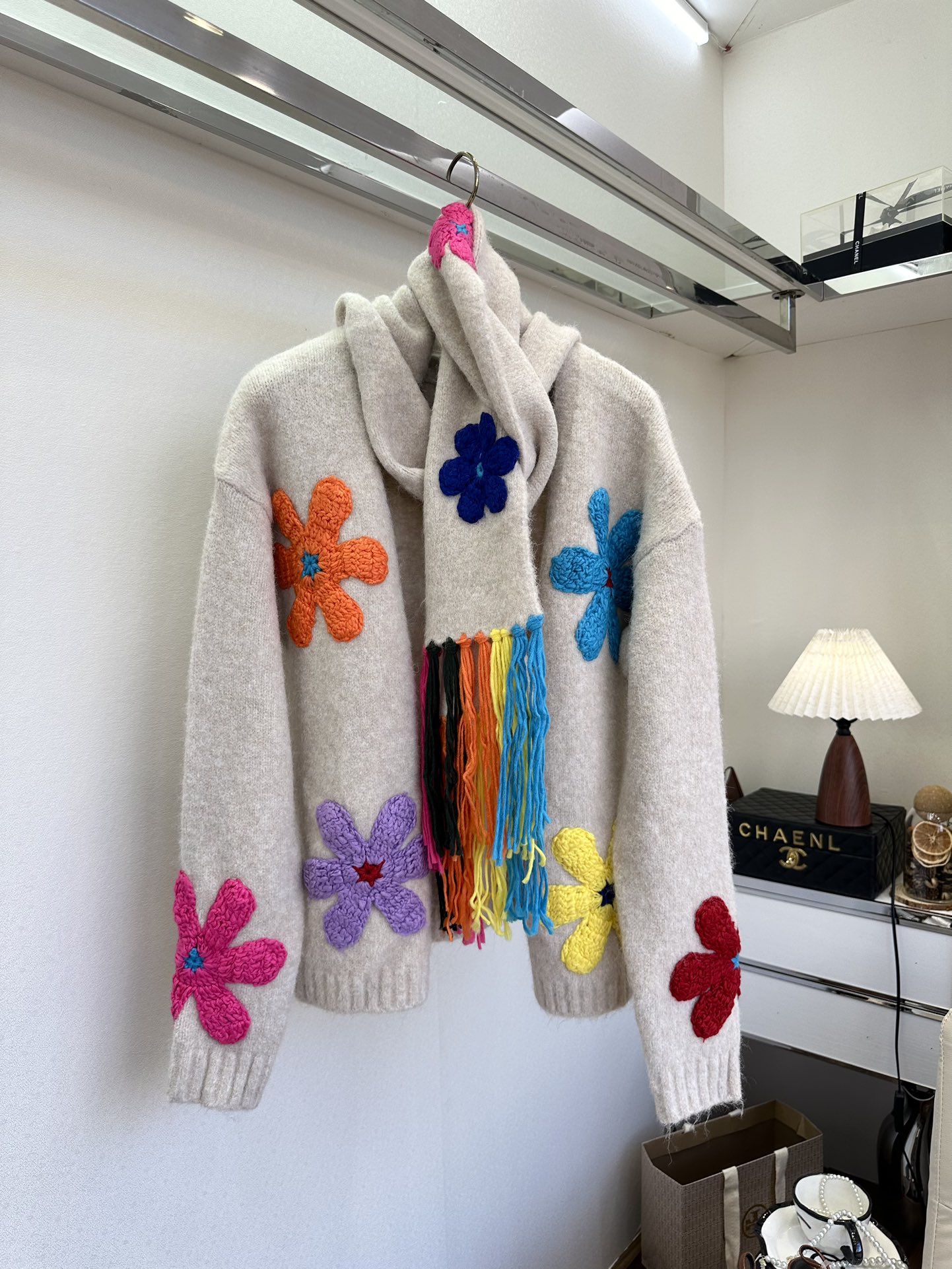 25 F 超美的纯手工毛巾绣太阳花 慵懒风羊毛混合材质开衫 围巾🧣一起搭配 氛围感直接拉满 ² ●SIZ