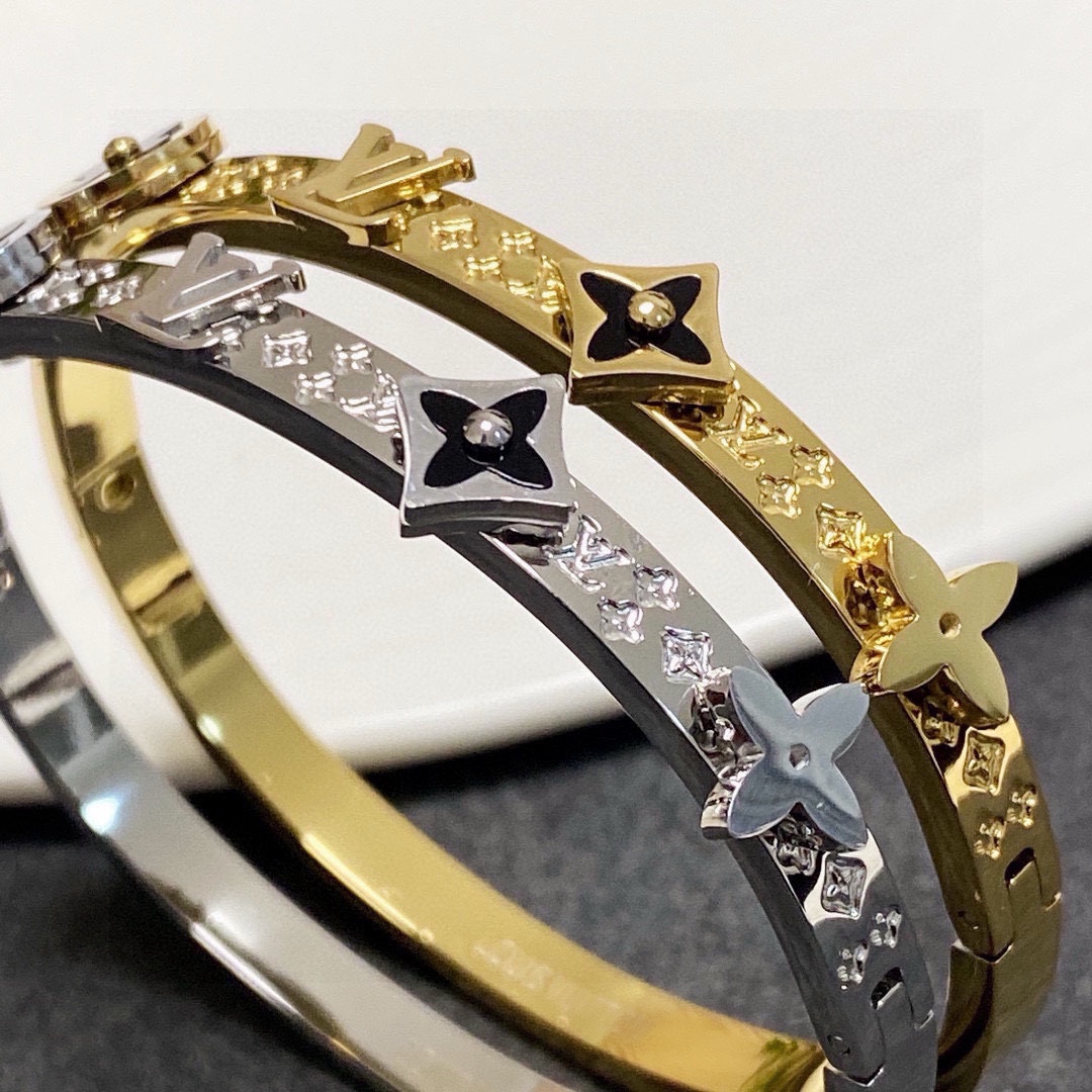 NO:558388,LV Louis Vuitton series new bracelet can be worn by men and women, unisex style!  Top craftsmanship, CNC cutting, imported engraving machine engraving, heavy craftsmanship, fried chicken texture, high-end texture, super good Lv bracelet, jewelry boutique, louis vuitton, louis vuitton, bracelet19860909LV路易威登系列新款手镯 男女可戴 中性款！顶级工艺 cnc切割 进口雕刻机雕刻 重工打造 炒鸡质感高档质感超级好的一款Lv手镯,饰品精品,louis vuitton,louis vuitton,bracelet,Jewelry