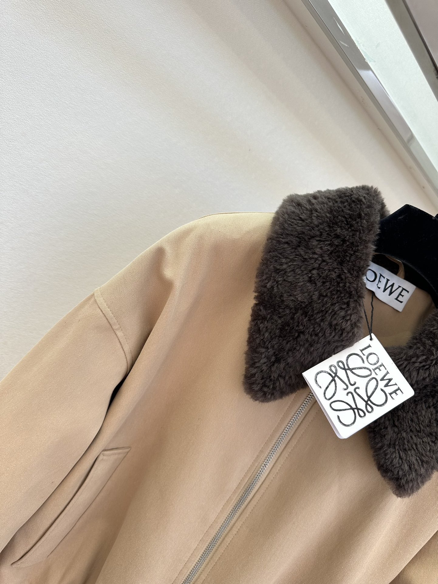 25 F 罗意威冬季新品 拼接托斯卡纳小翻领，内里填充太空棉材质 进口棉质冲锋面料 防风和保暖性都很强 