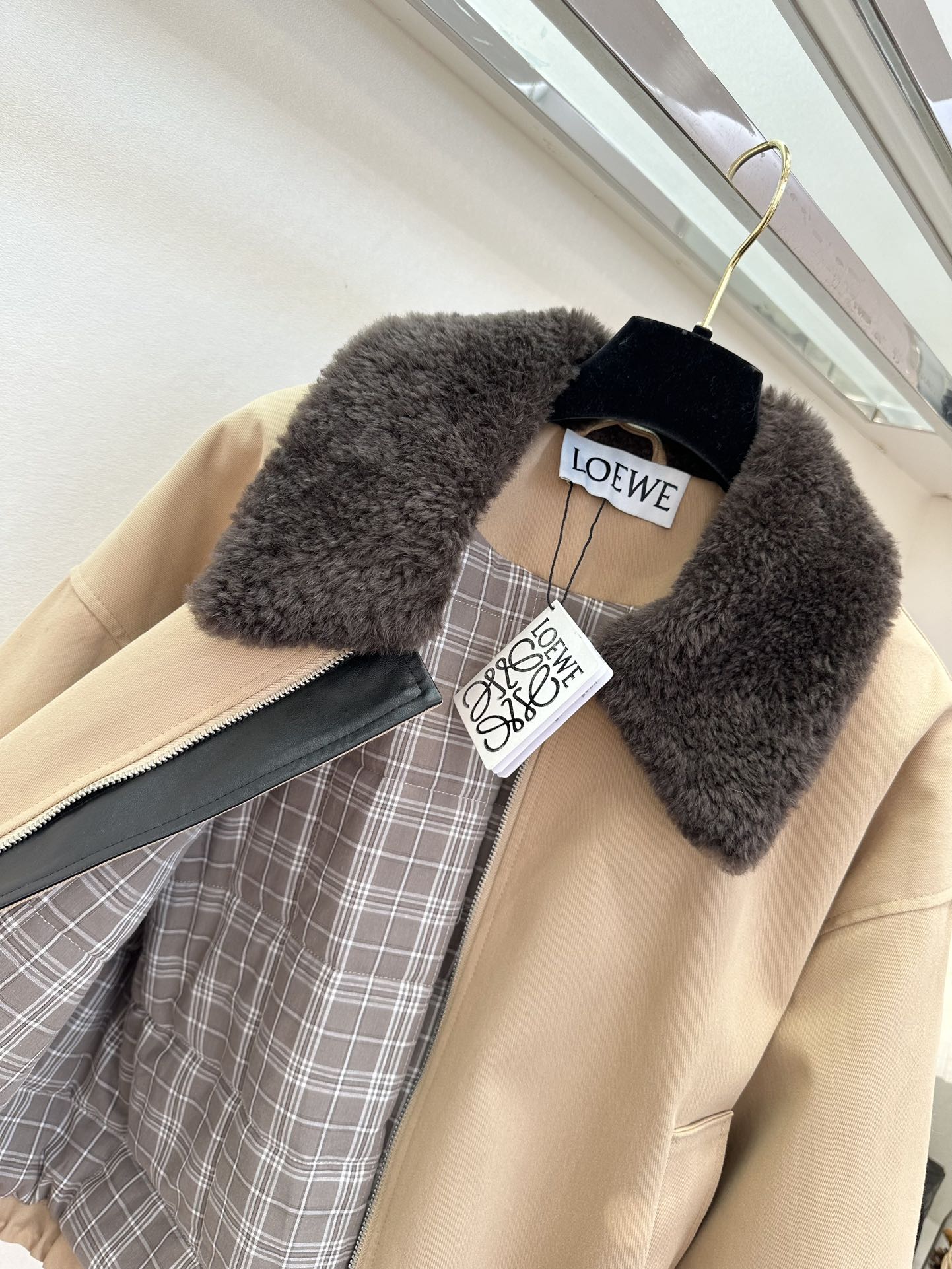 25 F 罗意威冬季新品 拼接托斯卡纳小翻领，内里填充太空棉材质 进口棉质冲锋面料 防风和保暖性都很强 