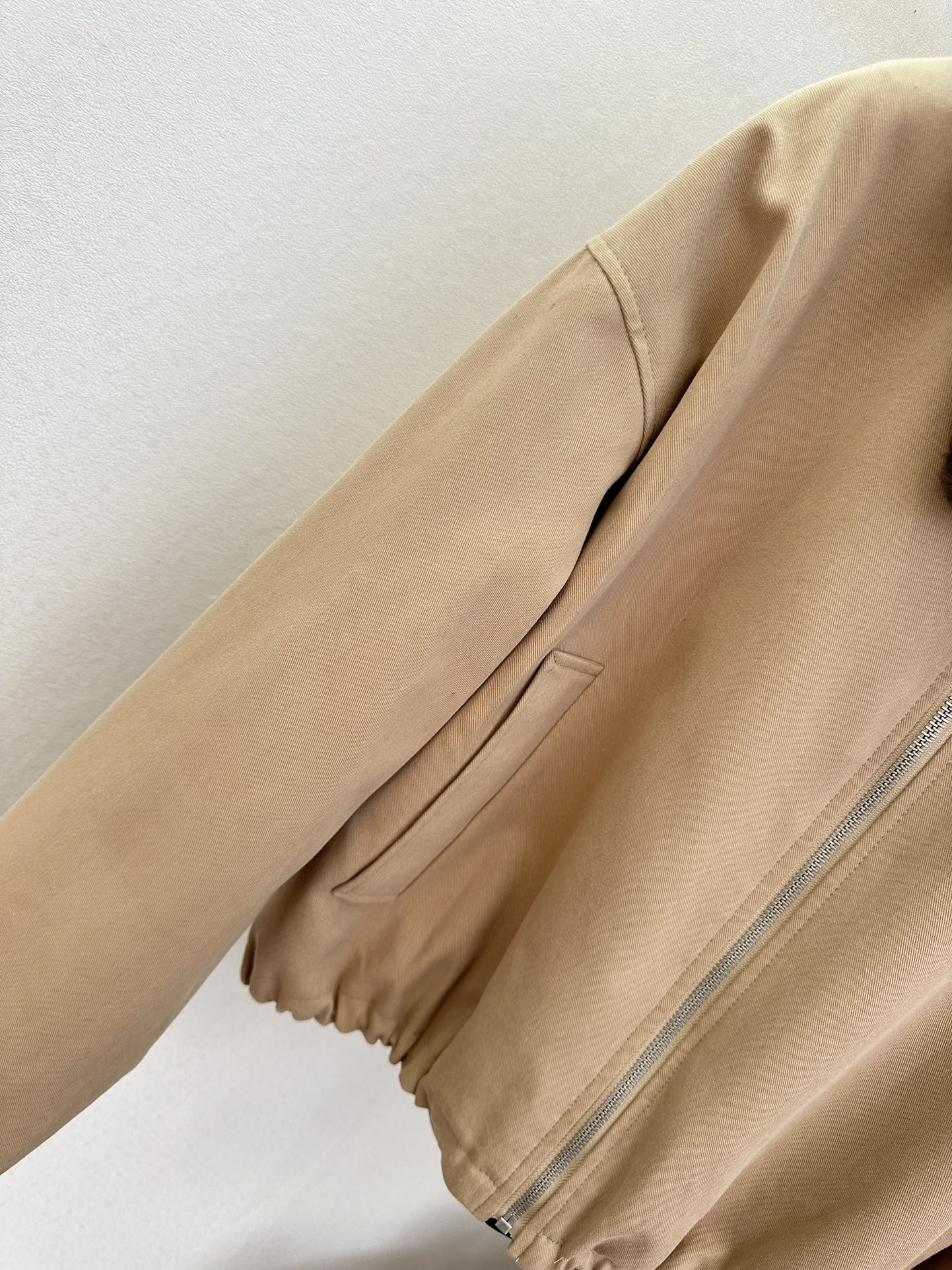 25 F 罗意威冬季新品 拼接托斯卡纳小翻领，内里填充太空棉材质 进口棉质冲锋面料 防风和保暖性都很强 