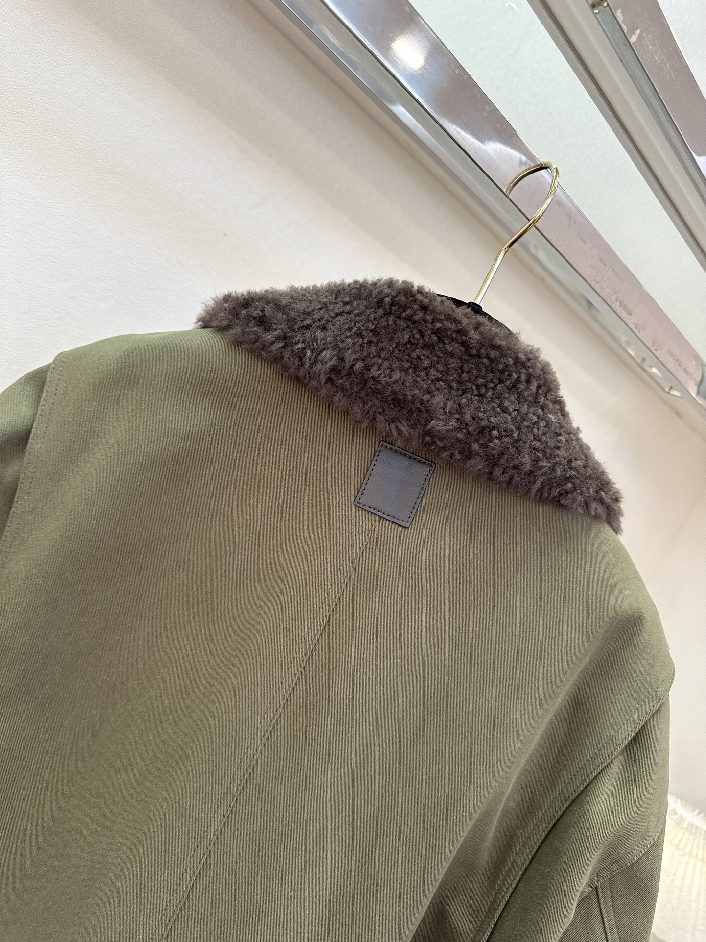 25 F 罗意威冬季新品 拼接托斯卡纳小翻领，内里填充太空棉材质 进口棉质冲锋面料 防风和保暖性都很强 