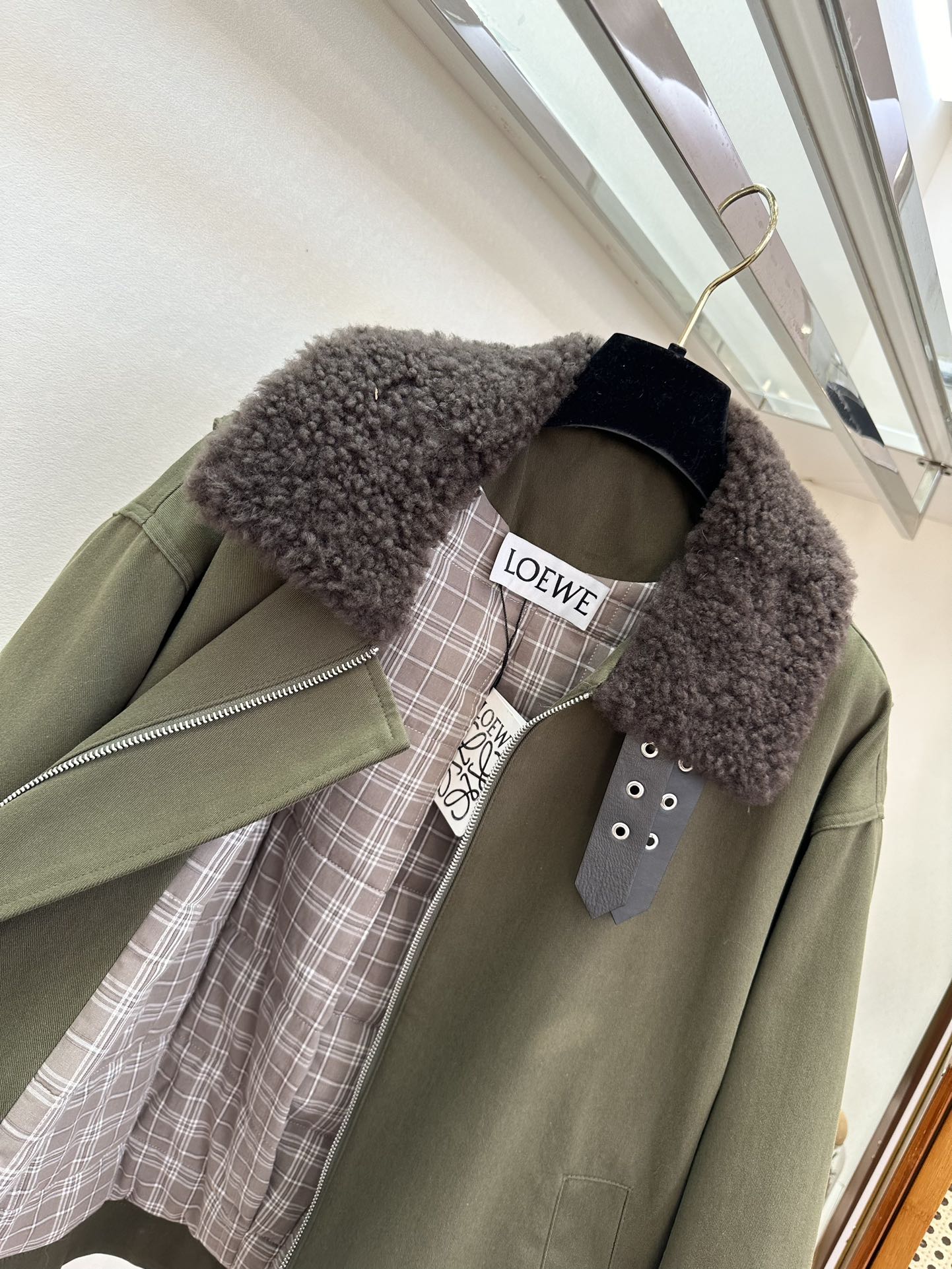 25 F 罗意威冬季新品 拼接托斯卡纳小翻领，内里填充太空棉材质 进口棉质冲锋面料 防风和保暖性都很强 