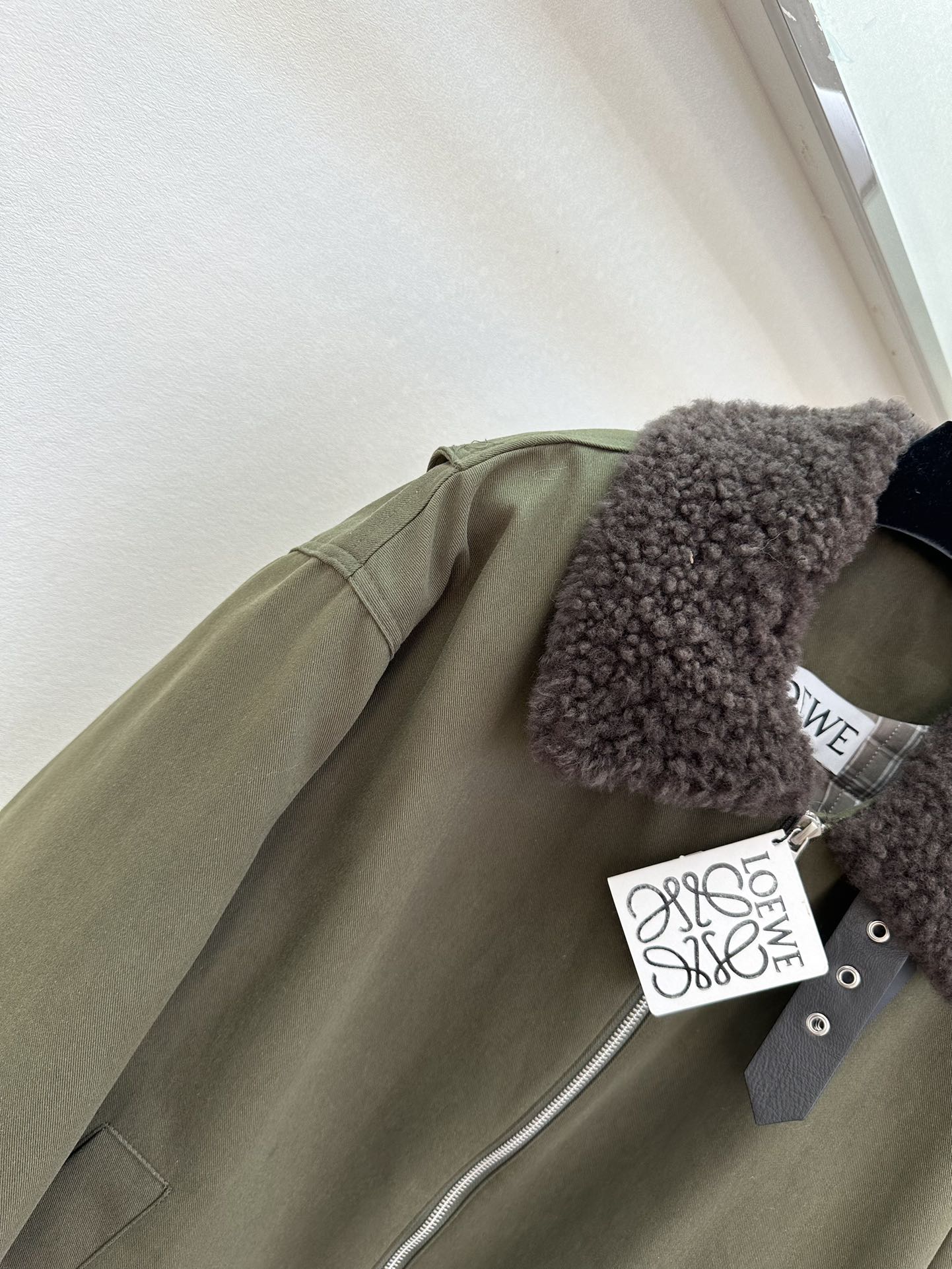 25 F 罗意威冬季新品 拼接托斯卡纳小翻领，内里填充太空棉材质 进口棉质冲锋面料 防风和保暖性都很强 