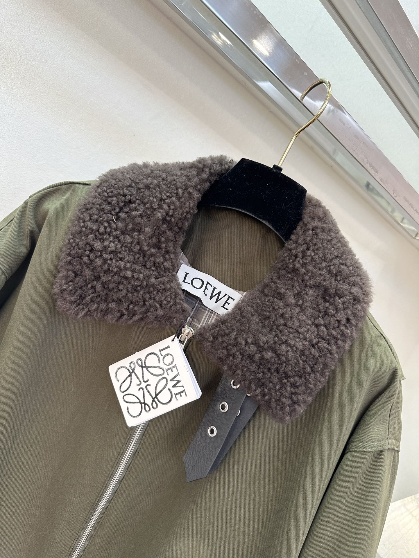 25 F 罗意威冬季新品 拼接托斯卡纳小翻领，内里填充太空棉材质 进口棉质冲锋面料 防风和保暖性都很强 