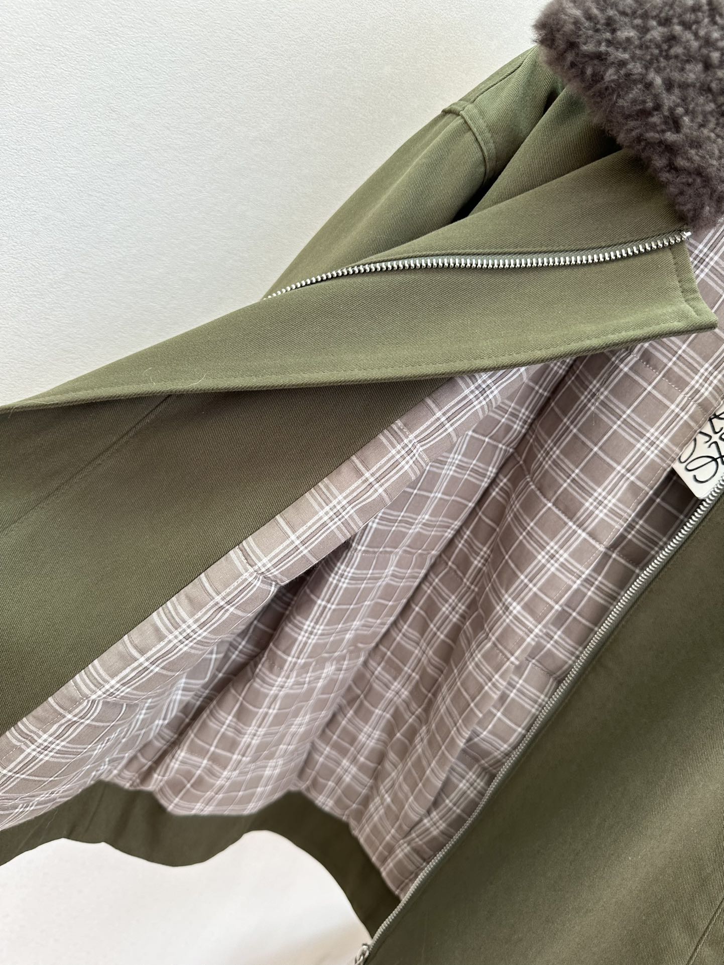 25 F 罗意威冬季新品 拼接托斯卡纳小翻领，内里填充太空棉材质 进口棉质冲锋面料 防风和保暖性都很强 