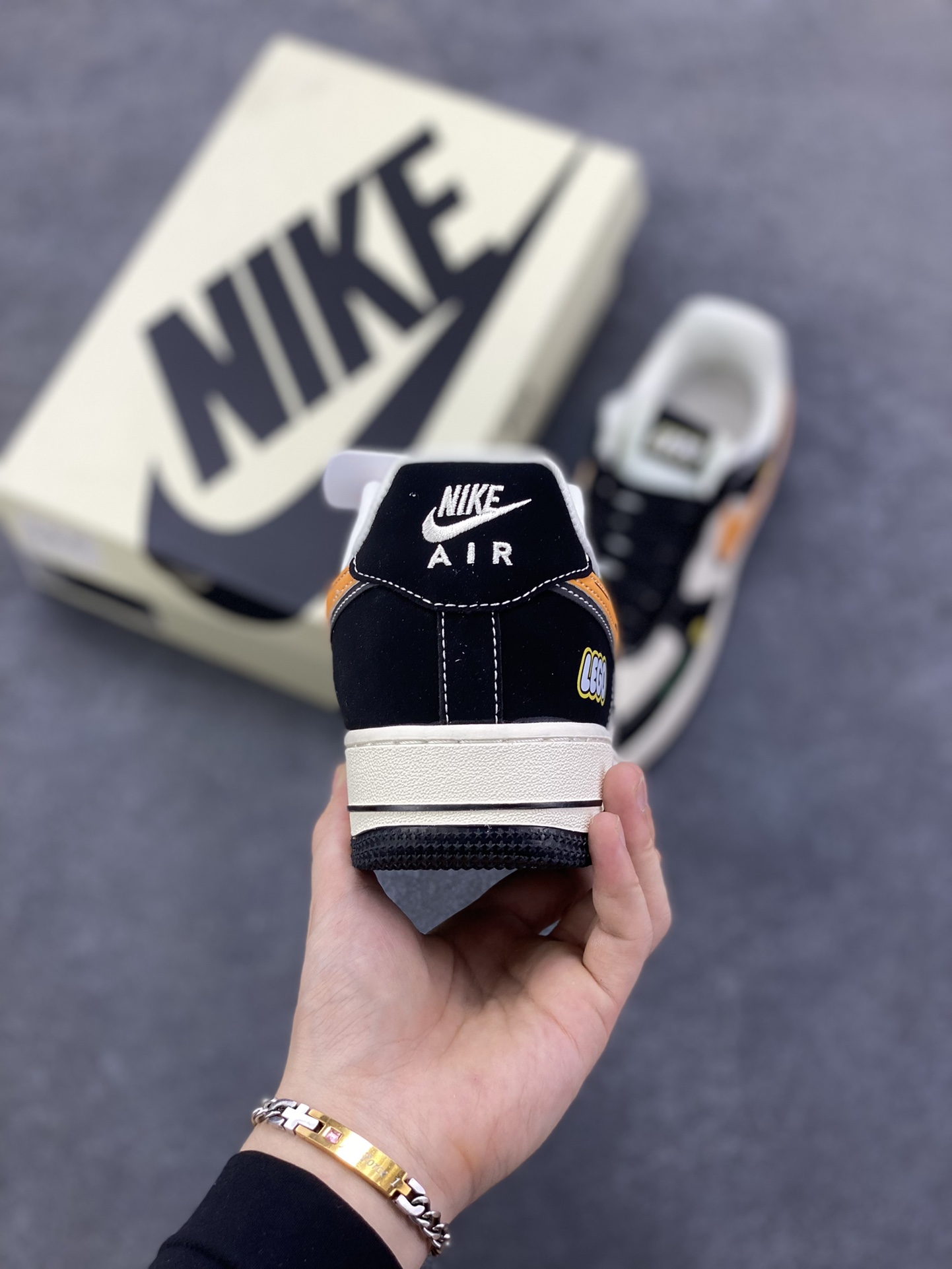 图片[4]-NIke Air Force 1 \’07 Low “黑黄双勾”空军一号 低帮 运动鞋 休闲鞋 折边针车 工艺难度大 原楦头原纸板 原装鞋盒 定制五金配件 内置全掌气垫 原厂鞋底 货号：DD1982-311 尺码：36 36.5 37.5 38 38.5 39 40 40.5 41 42 42.5 43 44 44.5 45-选品中心