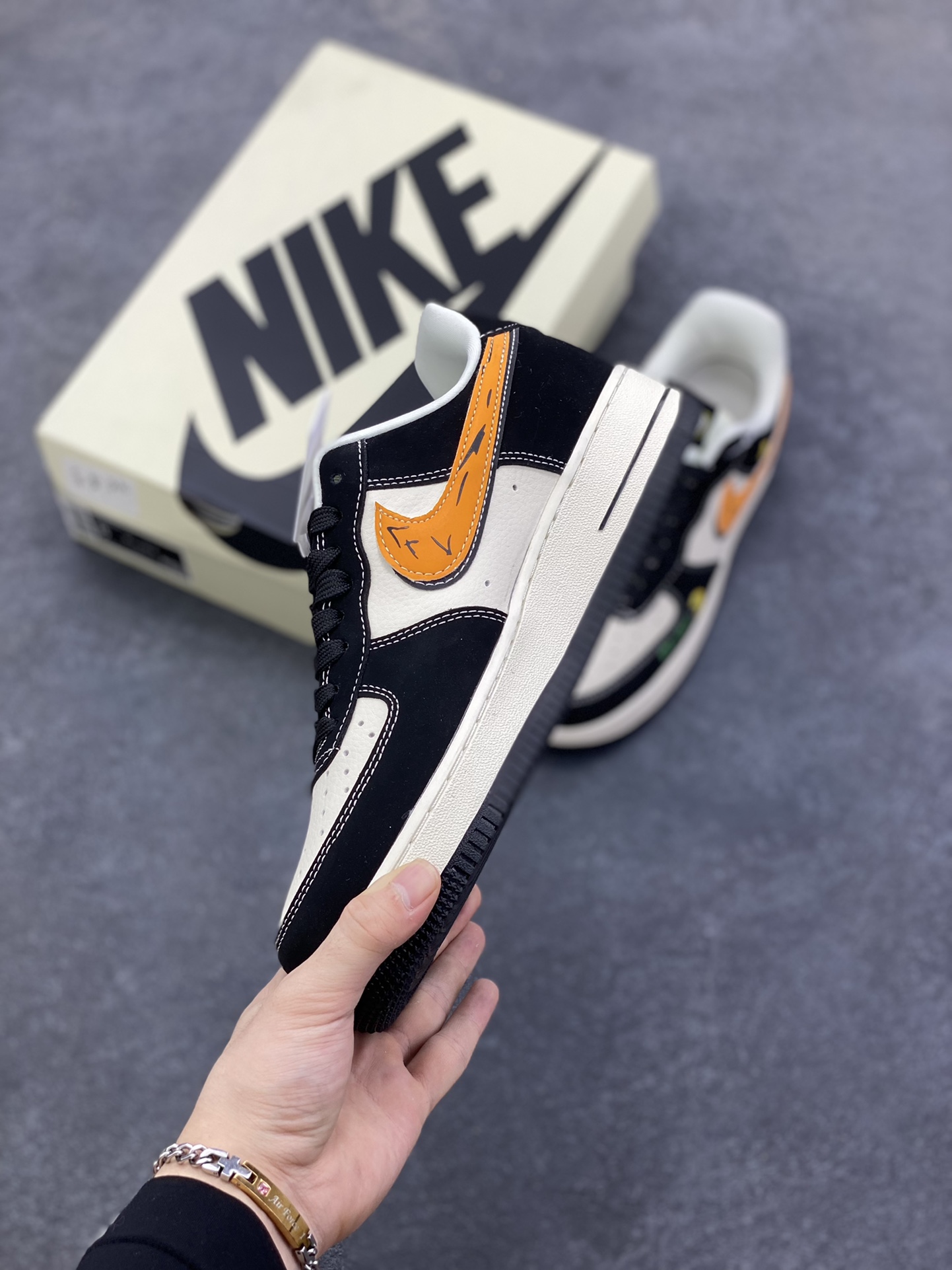 图片[3]-NIke Air Force 1 \’07 Low “黑黄双勾”空军一号 低帮 运动鞋 休闲鞋 折边针车 工艺难度大 原楦头原纸板 原装鞋盒 定制五金配件 内置全掌气垫 原厂鞋底 货号：DD1982-311 尺码：36 36.5 37.5 38 38.5 39 40 40.5 41 42 42.5 43 44 44.5 45-选品中心