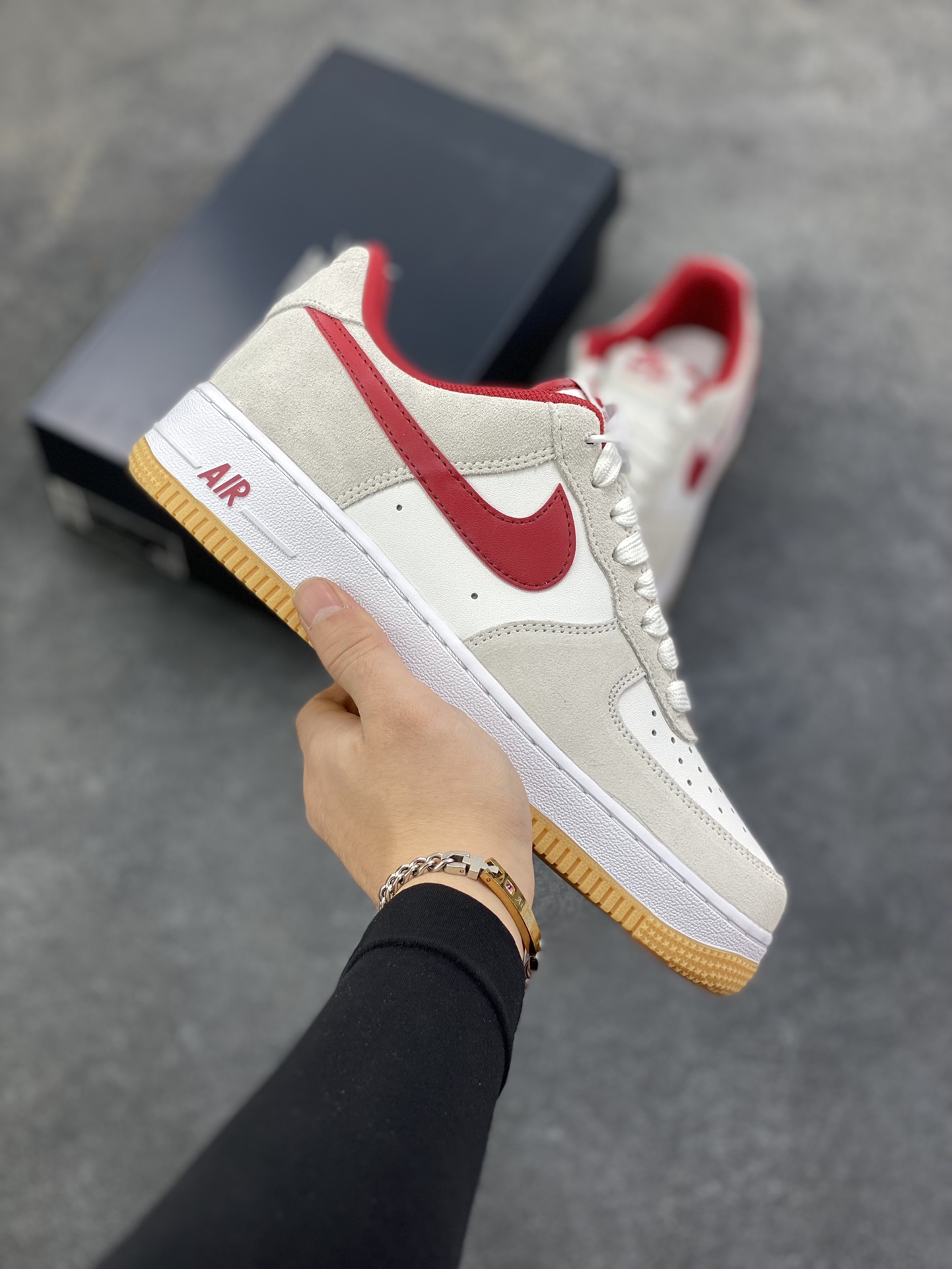 Nike Air Force 1 Low 灰红勾生胶 原楦头原纸板 打造纯正空军版型 专注外贸渠道 全掌内置蜂窝气垫 原盒配件 原厂中底钢印、拉帮完美 货号：IB6388-101 尺码：36 36.5 37.5 38 38.5 39 40 40.5 41 42 42.5 43 44 44.5 45-选品中心