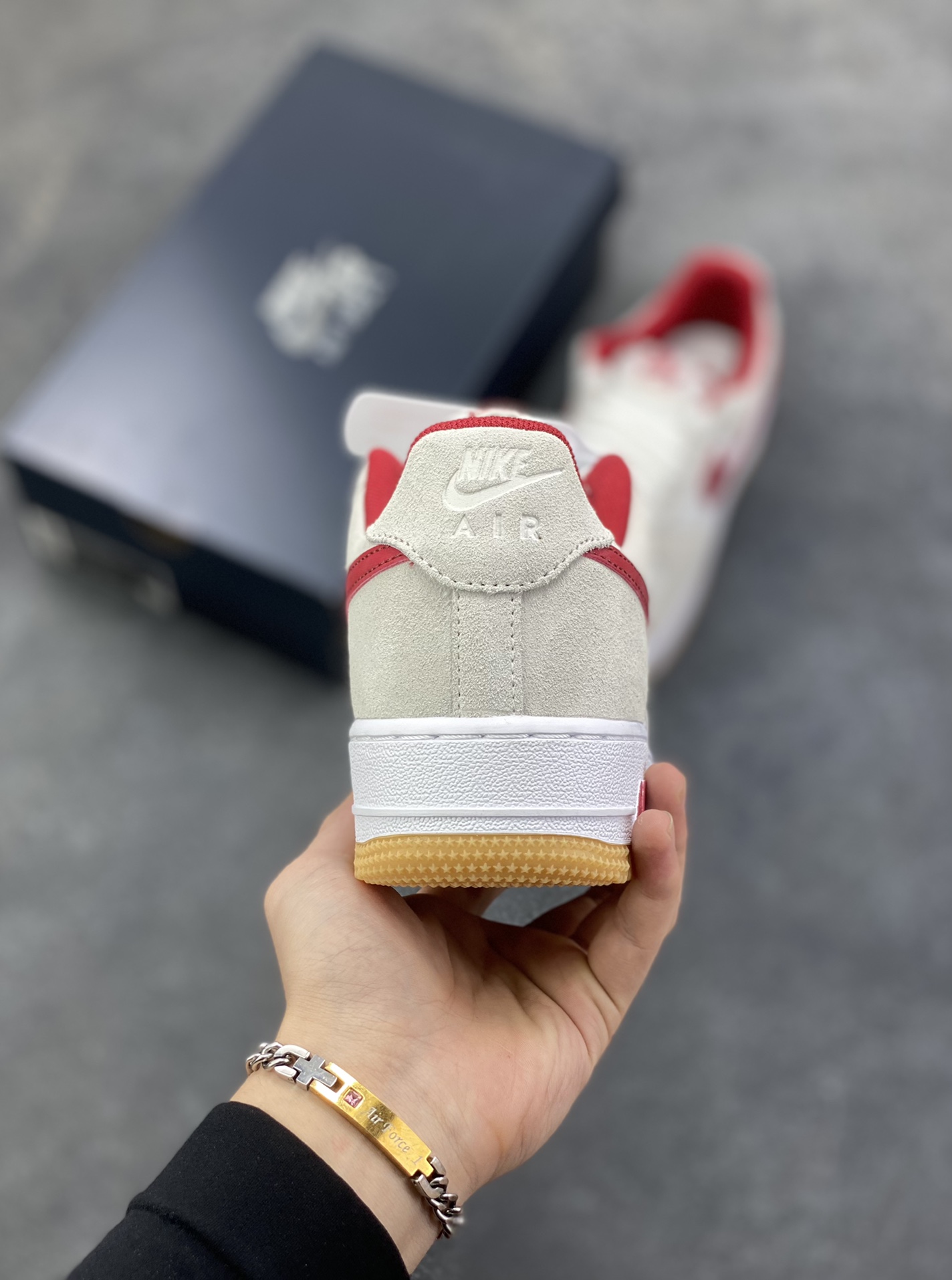 图片[4]-Nike Air Force 1 Low 灰红勾生胶 原楦头原纸板 打造纯正空军版型 专注外贸渠道 全掌内置蜂窝气垫 原盒配件 原厂中底钢印、拉帮完美 货号：IB6388-101 尺码：36 36.5 37.5 38 38.5 39 40 40.5 41 42 42.5 43 44 44.5 45-选品中心