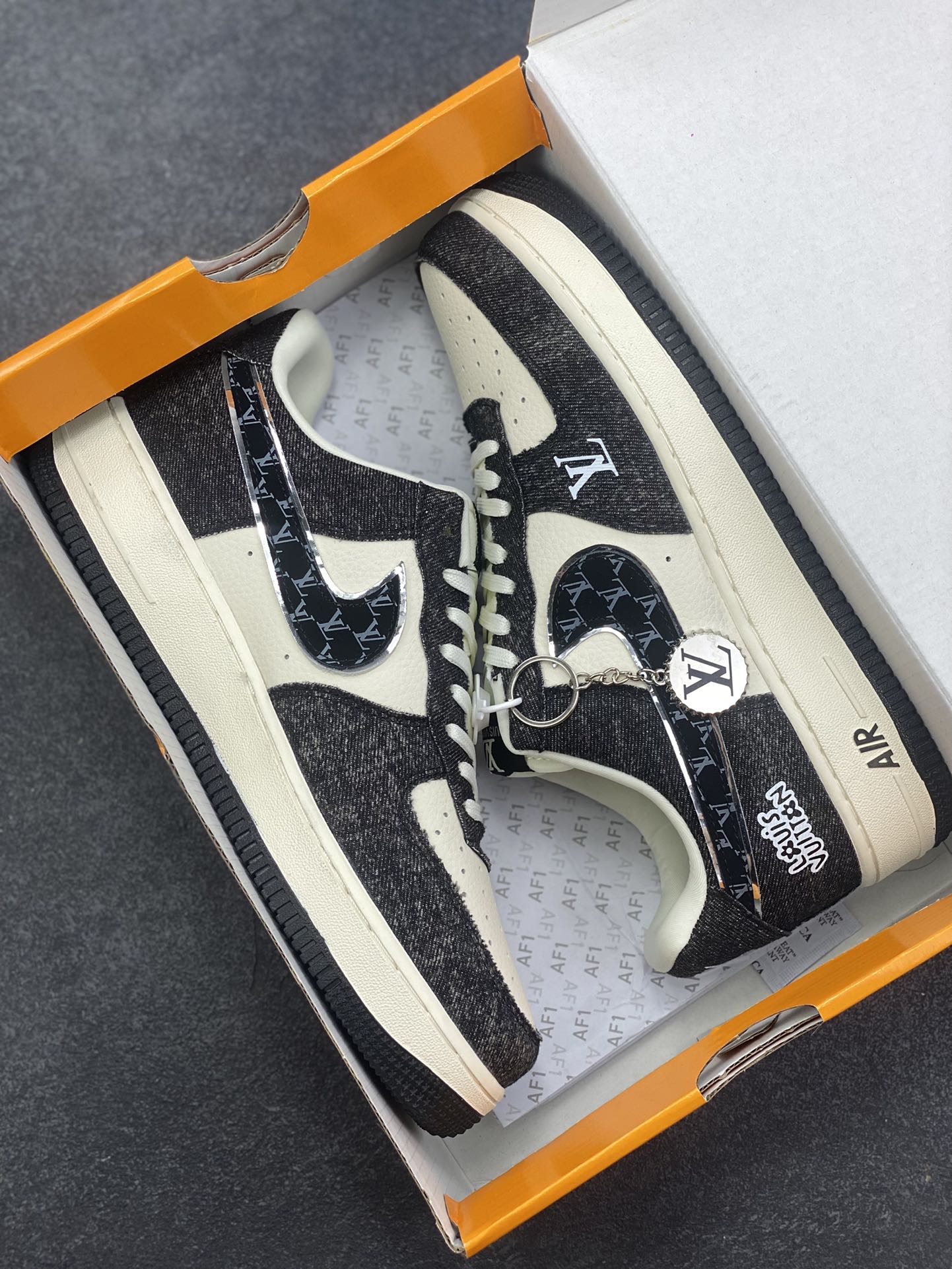 图片[9]-NIke Air Force 1 \’07 Low LV联名–米黑牛仔 空军一号低帮 运动鞋 休闲鞋 折边针车 工艺难度大 原楦头原纸板 高级牛仔 高端定制鞋盒 原厂鞋底 超高清洁度 细节完美 货号：DX1888-097 尺码：36 36.5 37.5 38 38.5 39 40 40.5 41 42 42.5 43 44 44.5 45-选品中心