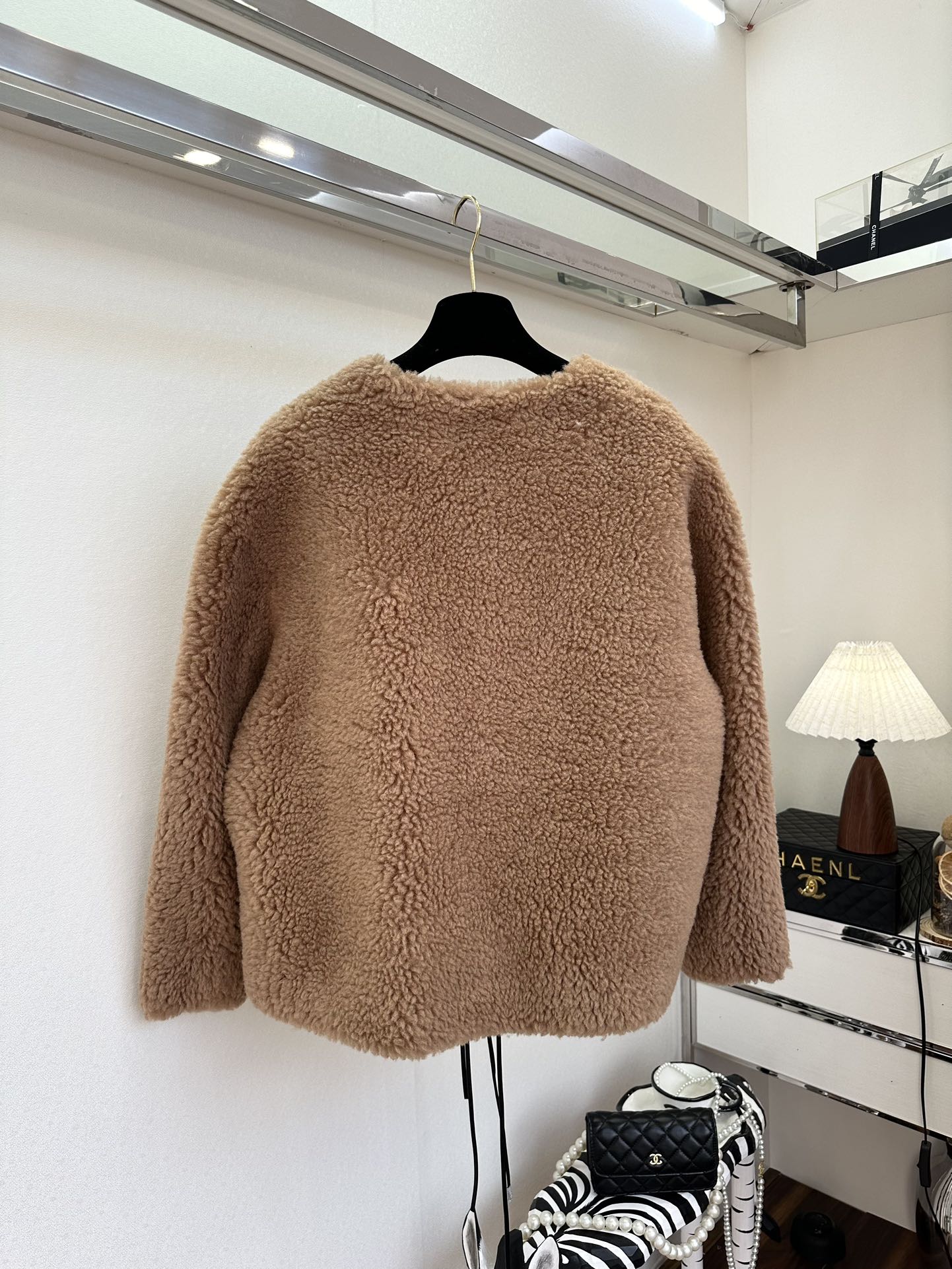 25 F 赛琳泰迪熊颗粒羊毛 圆领韩版外套 进口的颗粒羊毛 底皮做了复合处理 更加柔软舒适 毛绒绒的好温