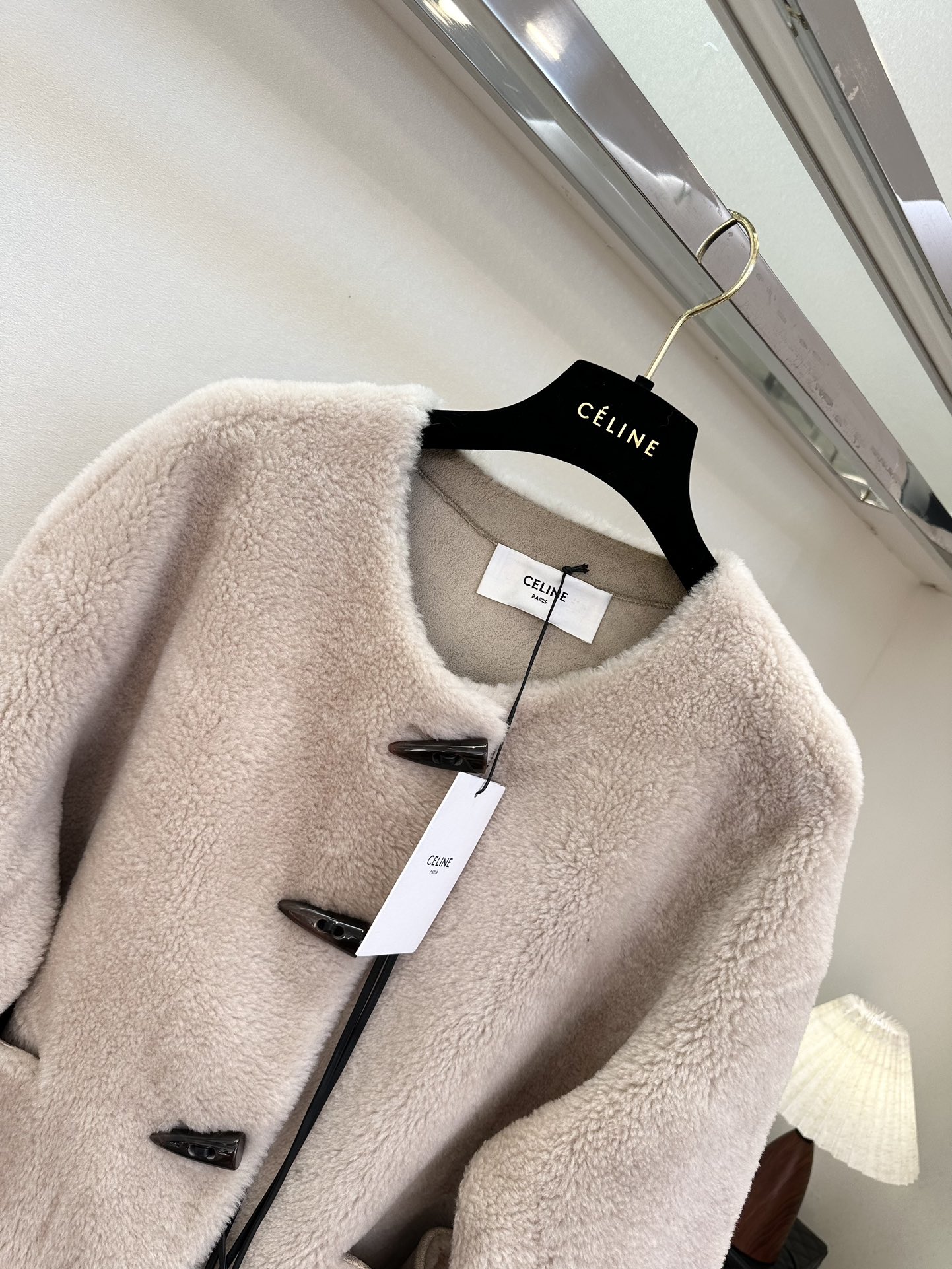 25 F 赛琳泰迪熊颗粒羊毛 圆领韩版外套 进口的颗粒羊毛 底皮做了复合处理 更加柔软舒适 毛绒绒的好温