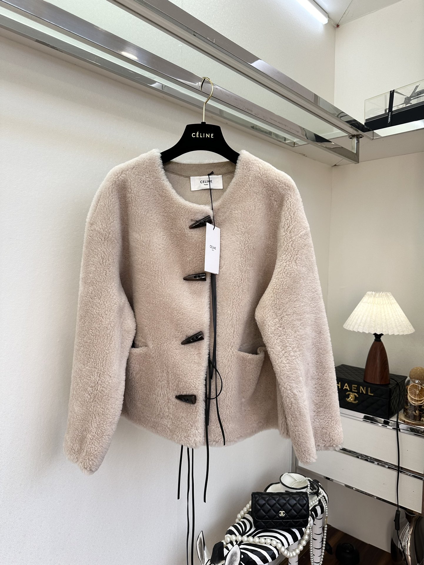 25 F 赛琳泰迪熊颗粒羊毛 圆领韩版外套 进口的颗粒羊毛 底皮做了复合处理 更加柔软舒适 毛绒绒的好温