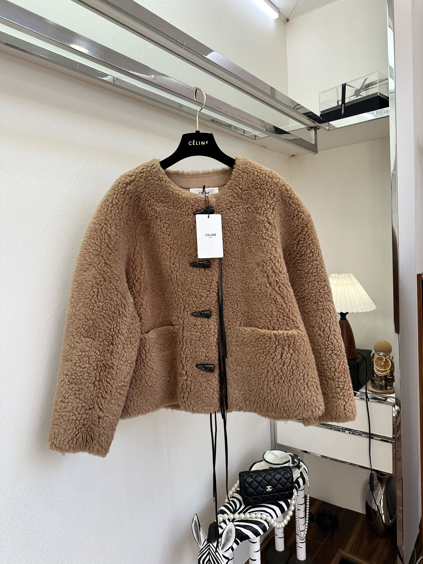 25 F 赛琳泰迪熊颗粒羊毛 圆领韩版外套 进口的颗粒羊毛 底皮做了复合处理 更加柔软舒适 毛绒绒的好温