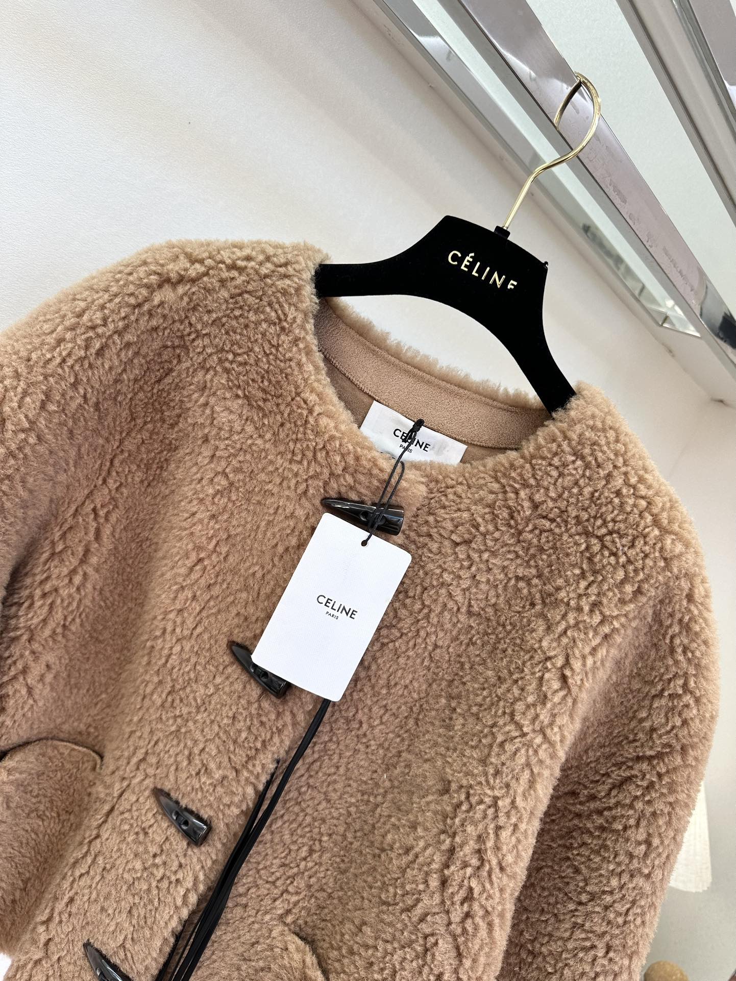 25 F 赛琳泰迪熊颗粒羊毛 圆领韩版外套 进口的颗粒羊毛 底皮做了复合处理 更加柔软舒适 毛绒绒的好温