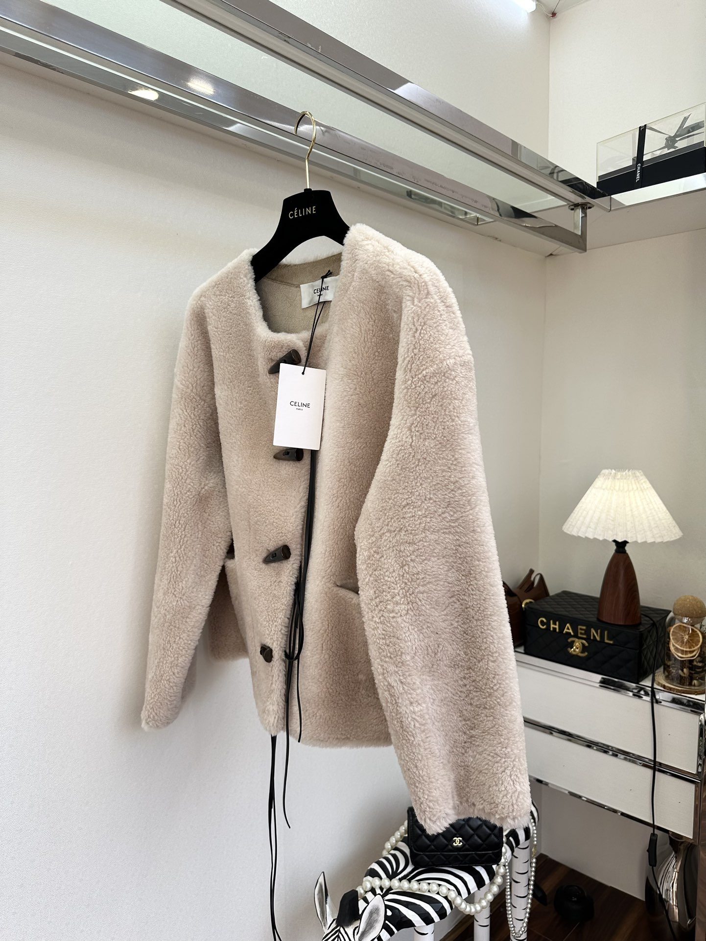 25 F 赛琳泰迪熊颗粒羊毛 圆领韩版外套 进口的颗粒羊毛 底皮做了复合处理 更加柔软舒适 毛绒绒的好温